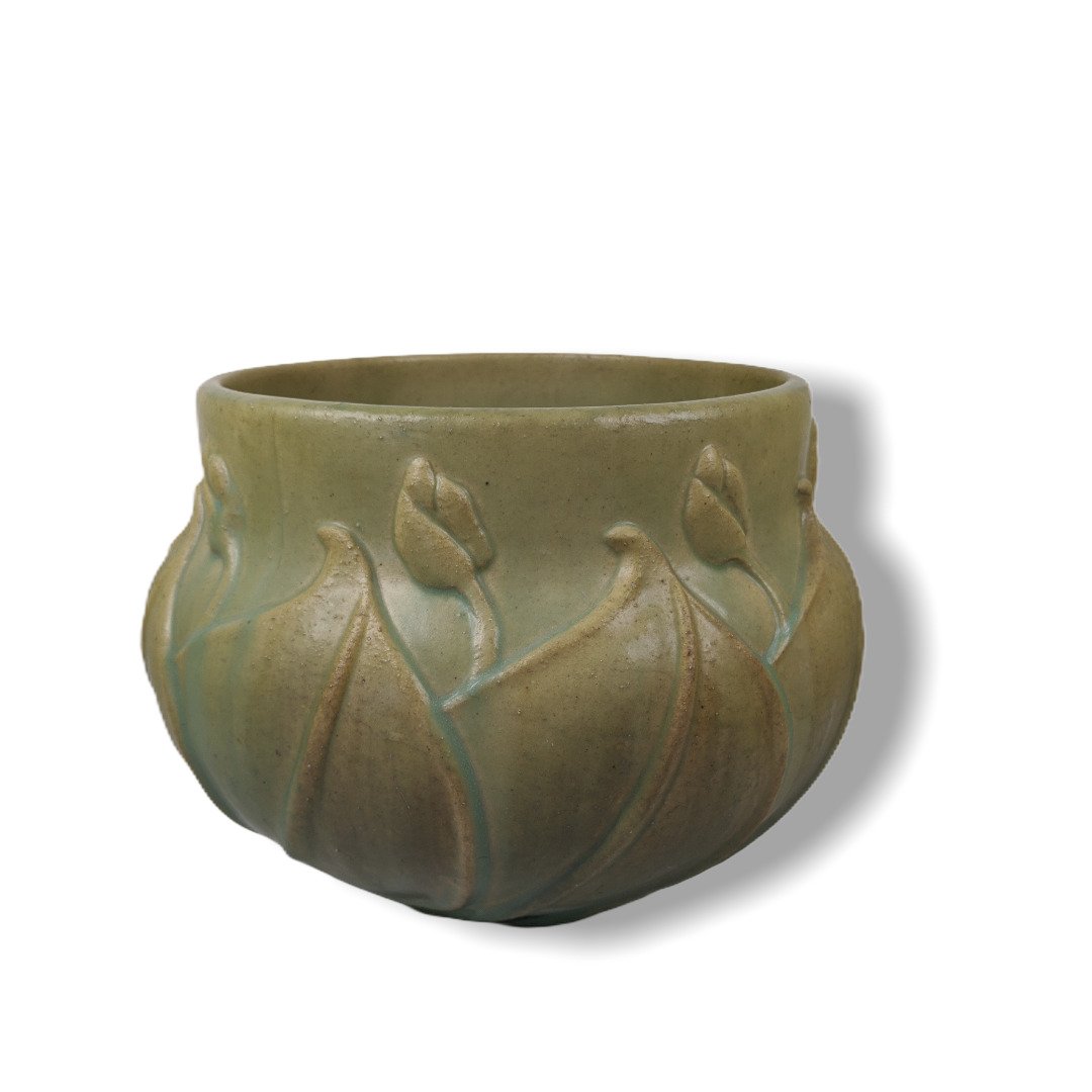 Roseville Early Velmoss: Massive Jardiniere with strong mold. 8" H 14" W