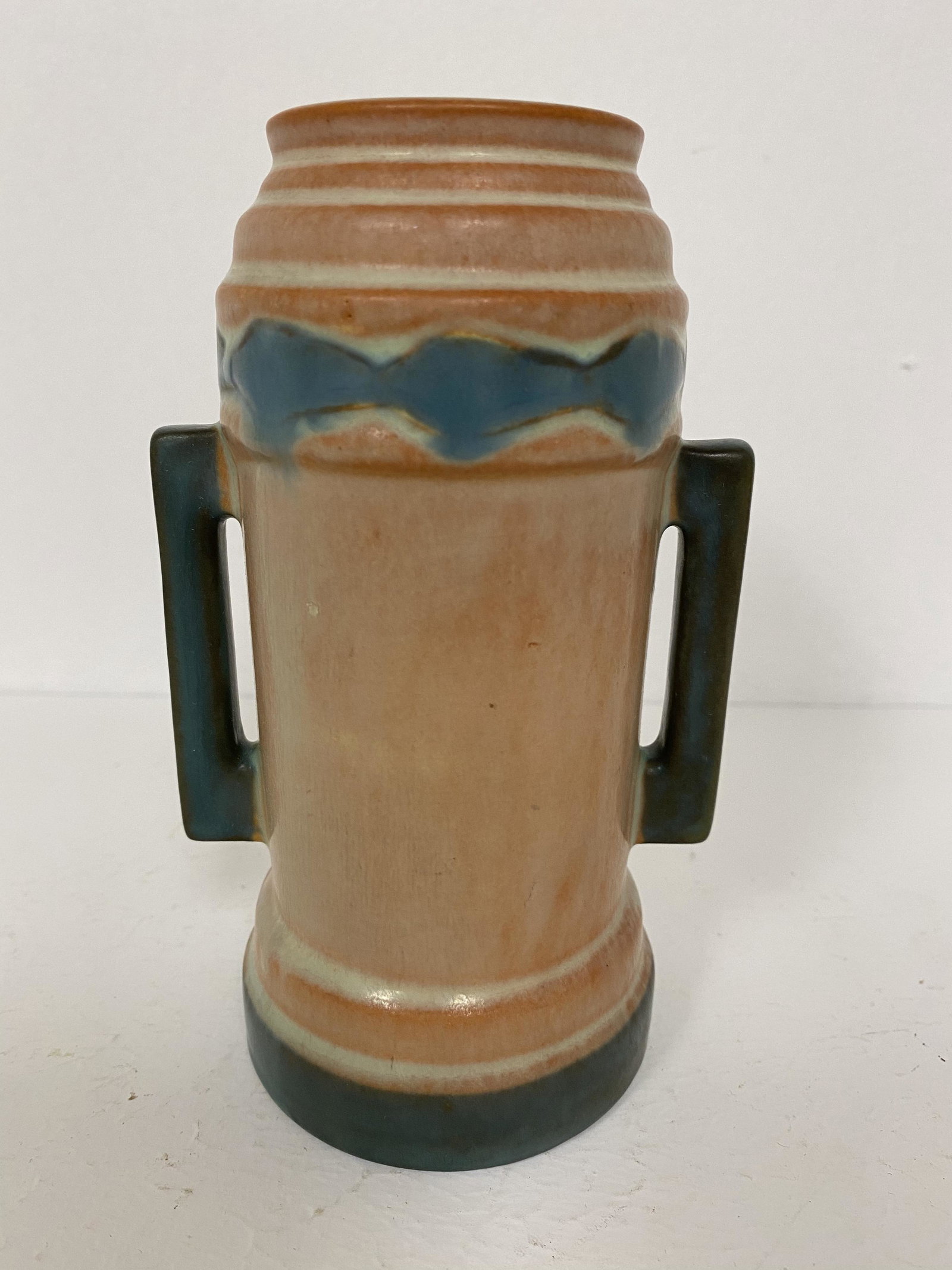 Roseville Pottery: Futura 2 handled 6"