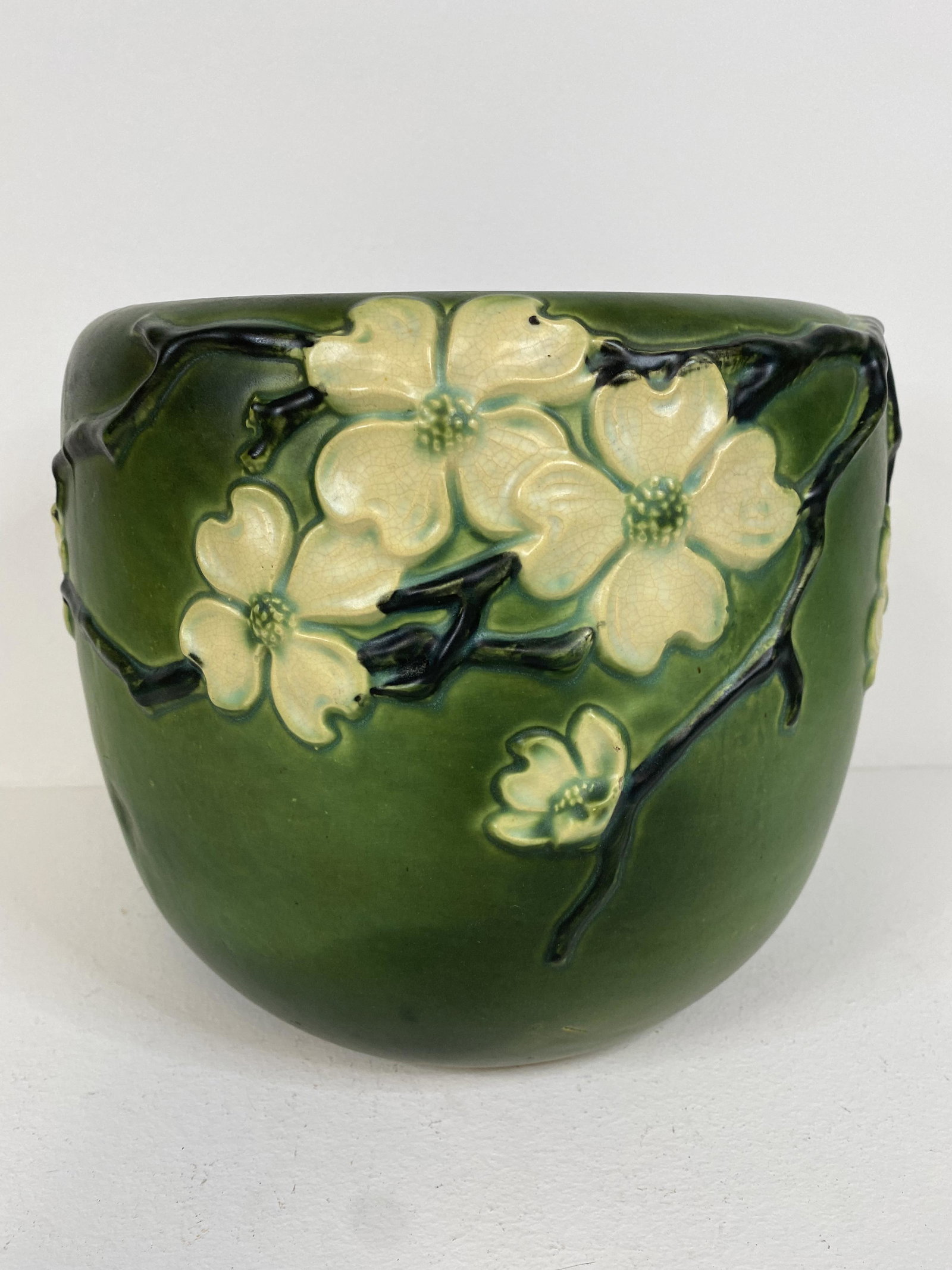 Roseville Pottery: Dogwood Jardinere 9 1/2" tall.