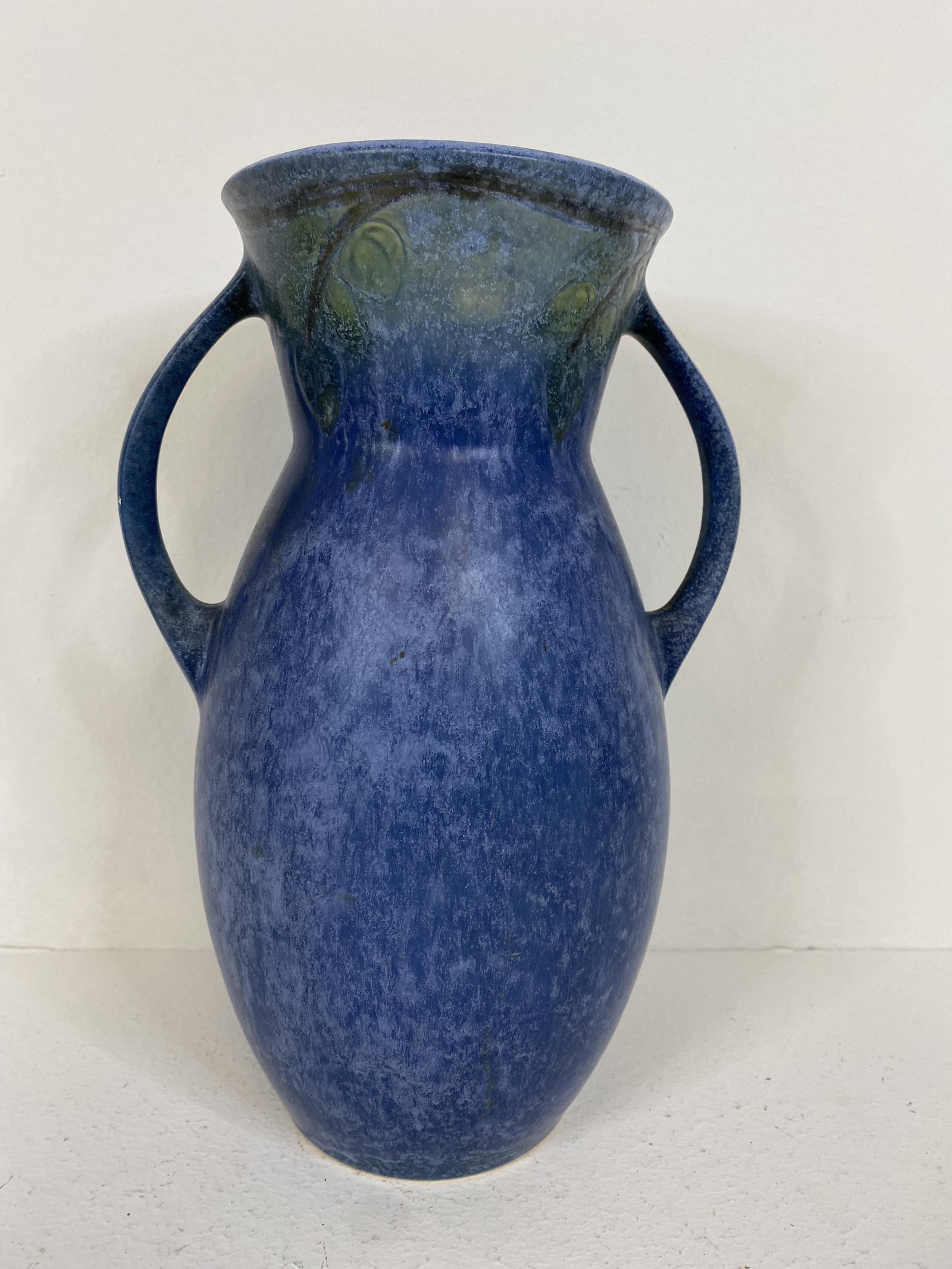 Roseville Pottery: Windsor 554, 10 1/4"