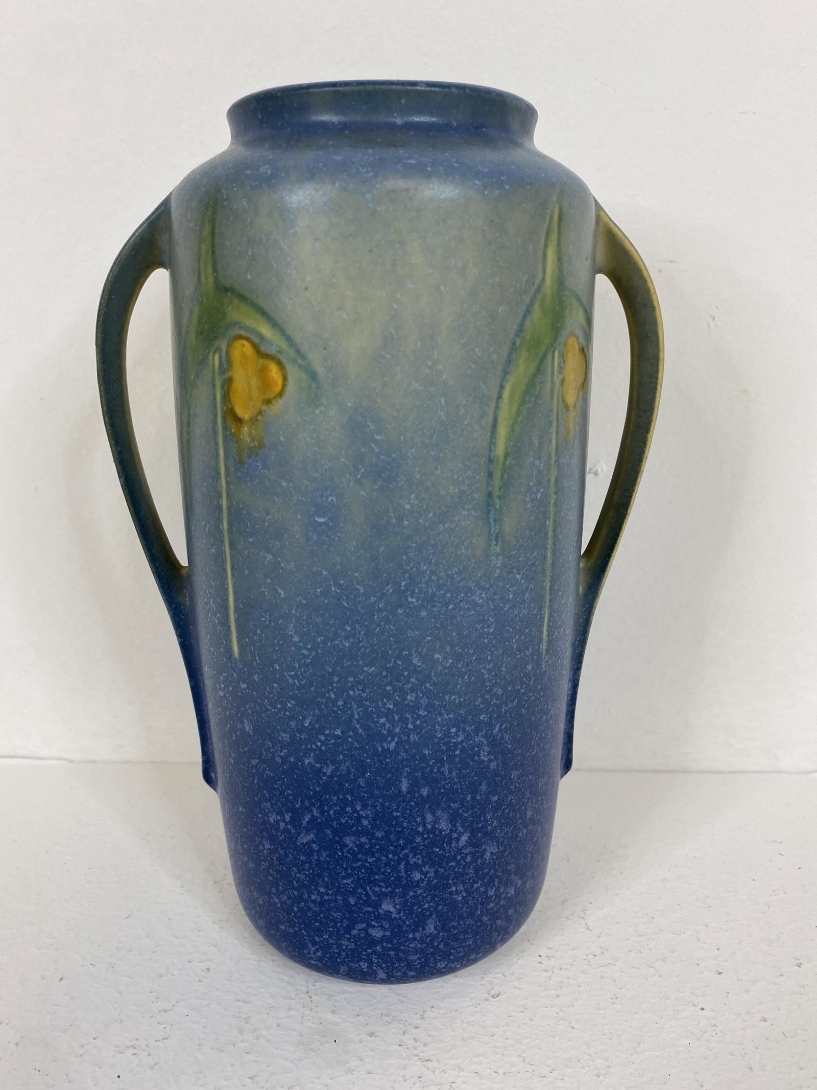 Roseville Pottery: Windsor 552-8"