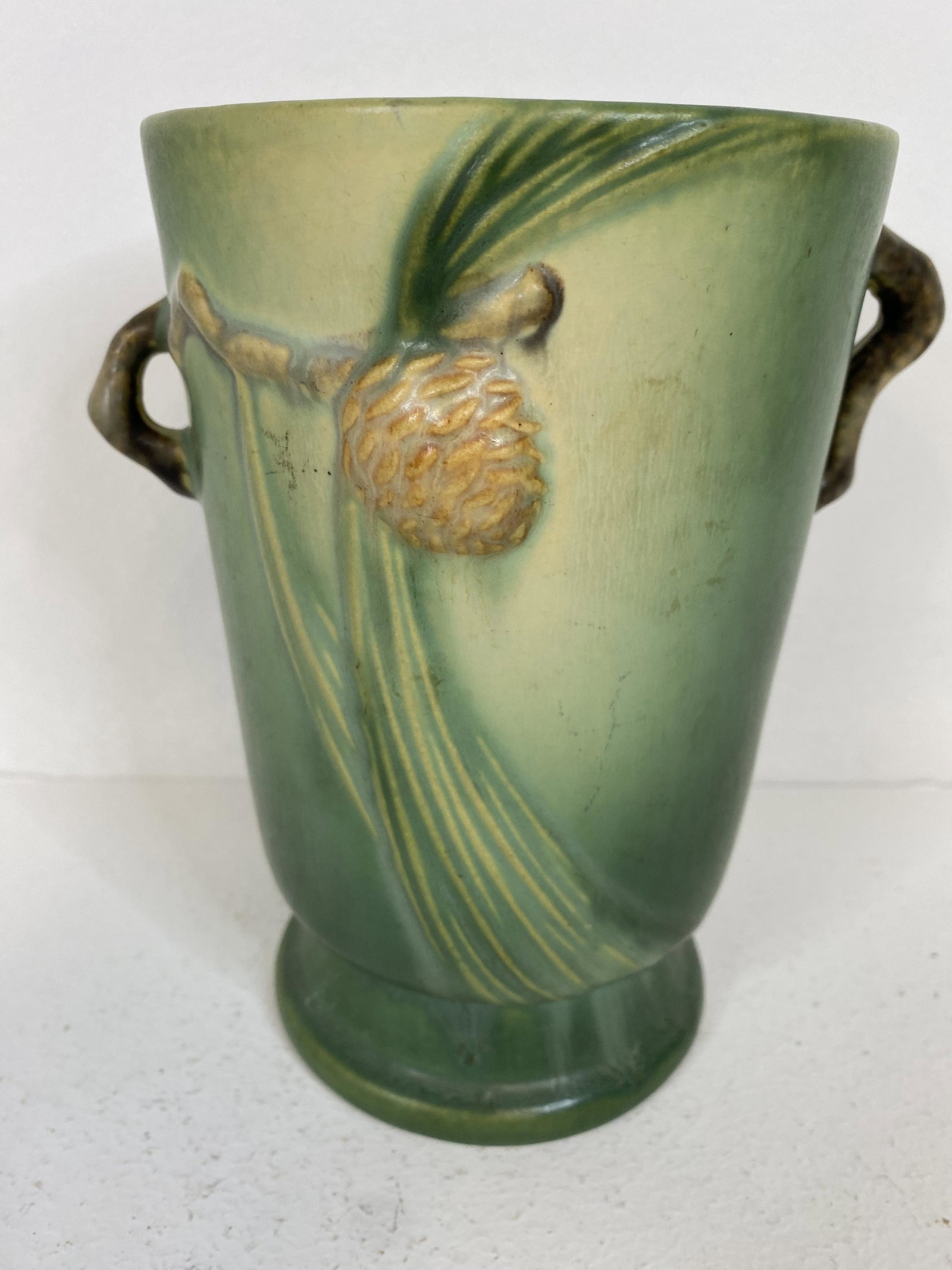 Roseville Pottery: Green Pinecone 704-7"