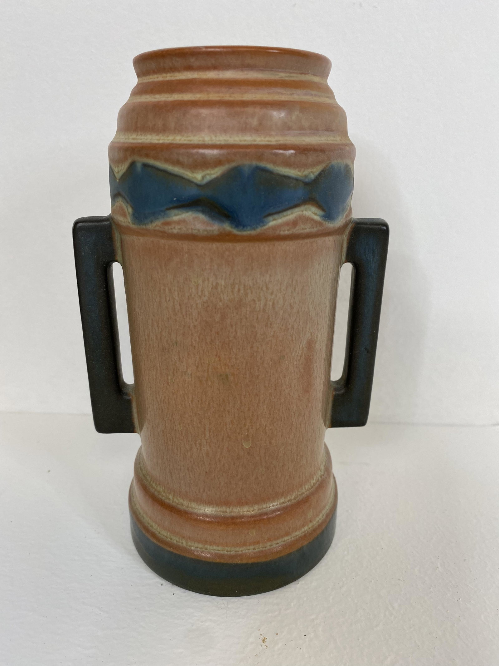 Roseville Pottery: Futura Beer Mug 381-6"