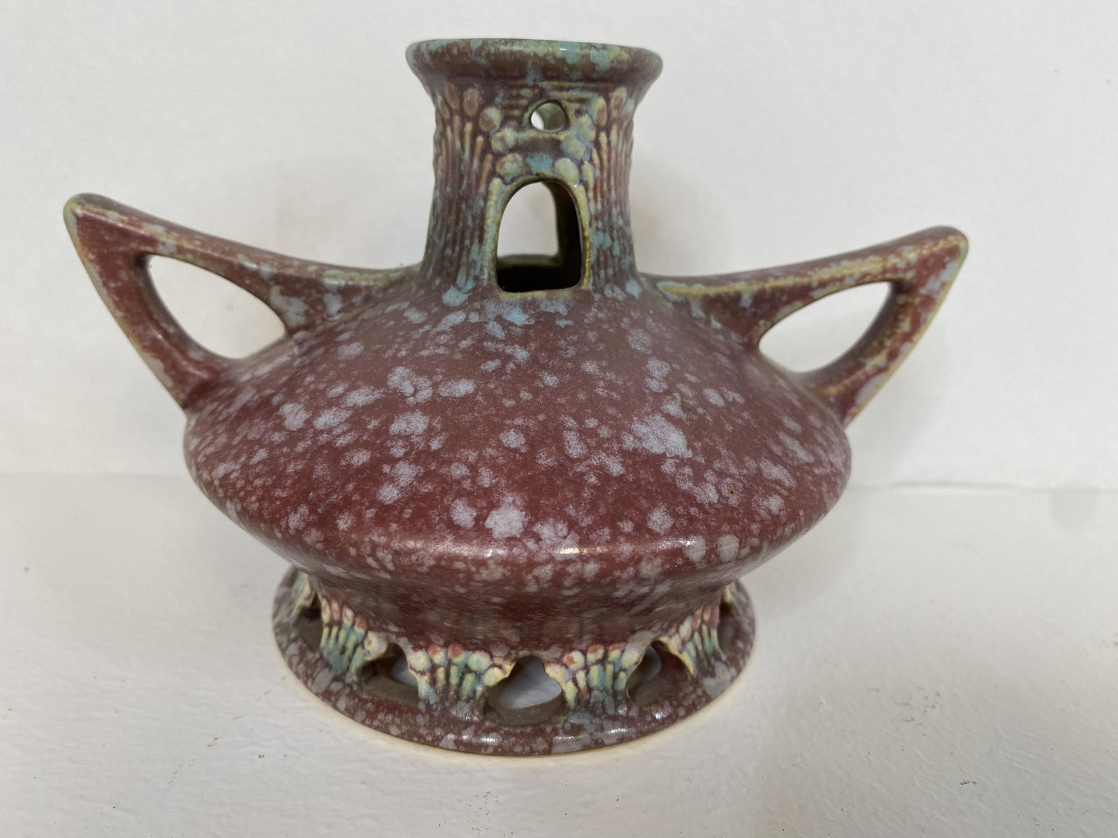 Roseville Pottery: Ferella Red Bud Vase 497-4"