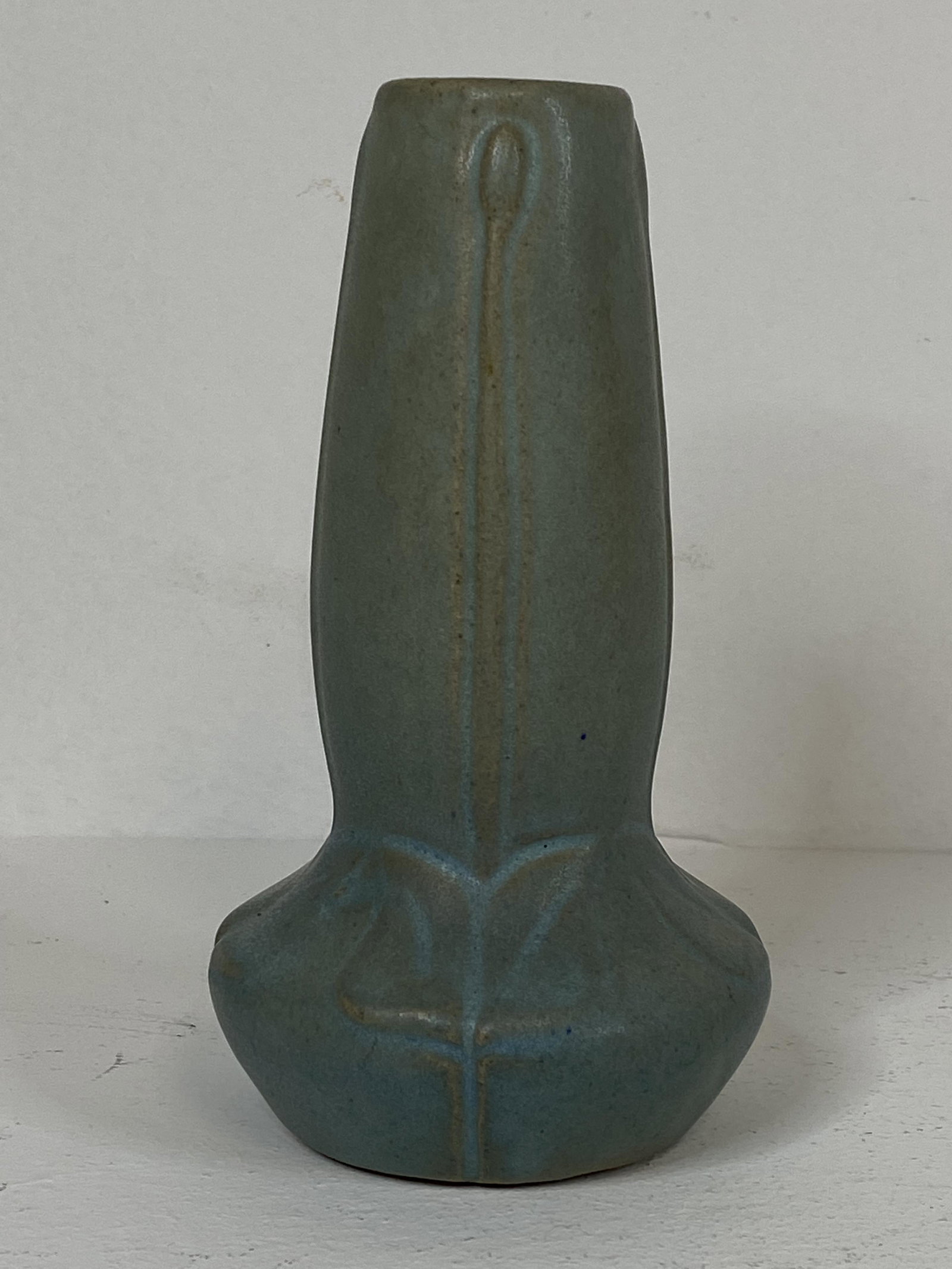Van Briggle Pottery: Nice VB from 1916 with a GREAT form 6 3/8"