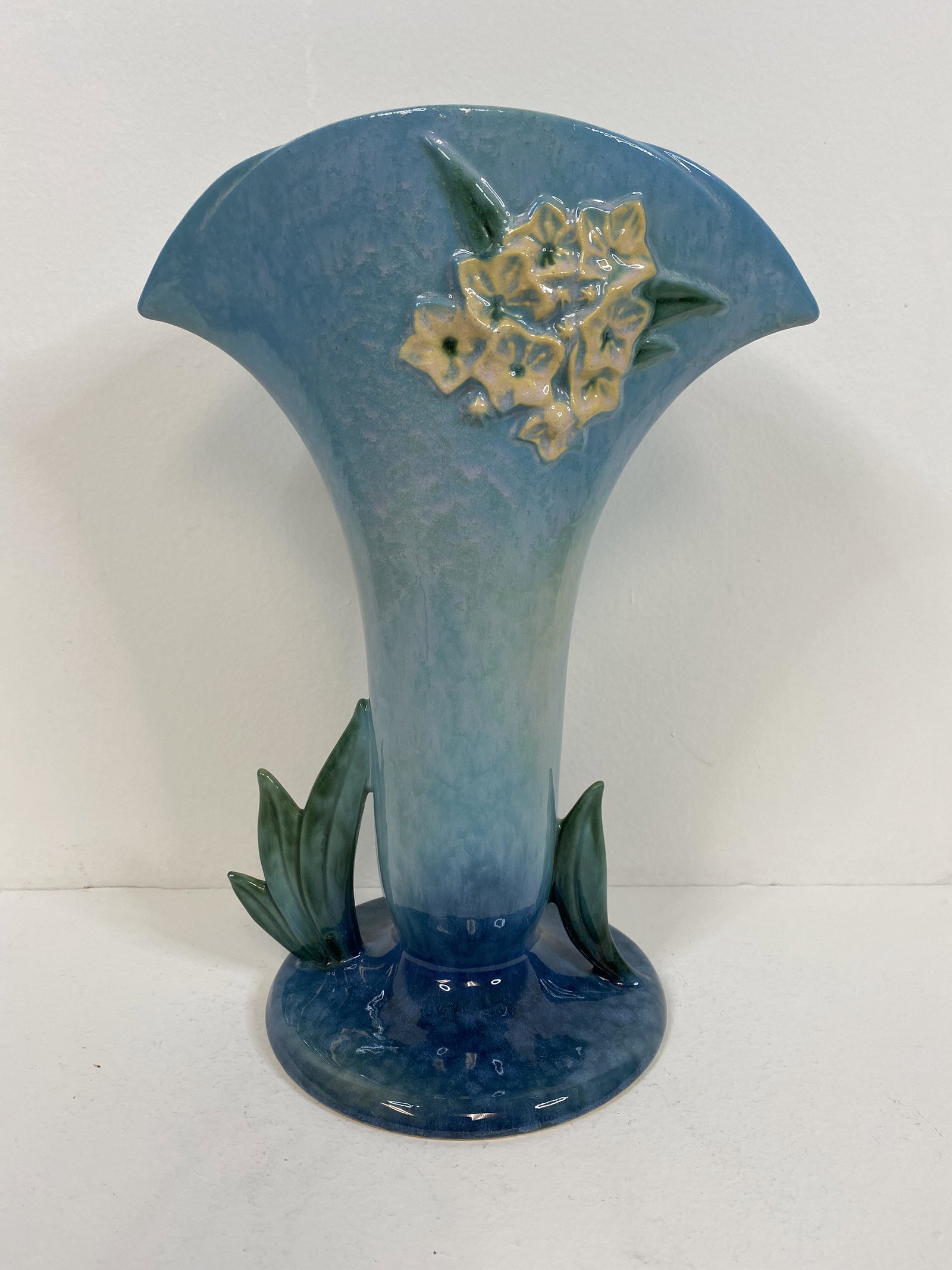 Roseville Pottery Wincraft: Large Roseville Wincraft 287-12" Really nice