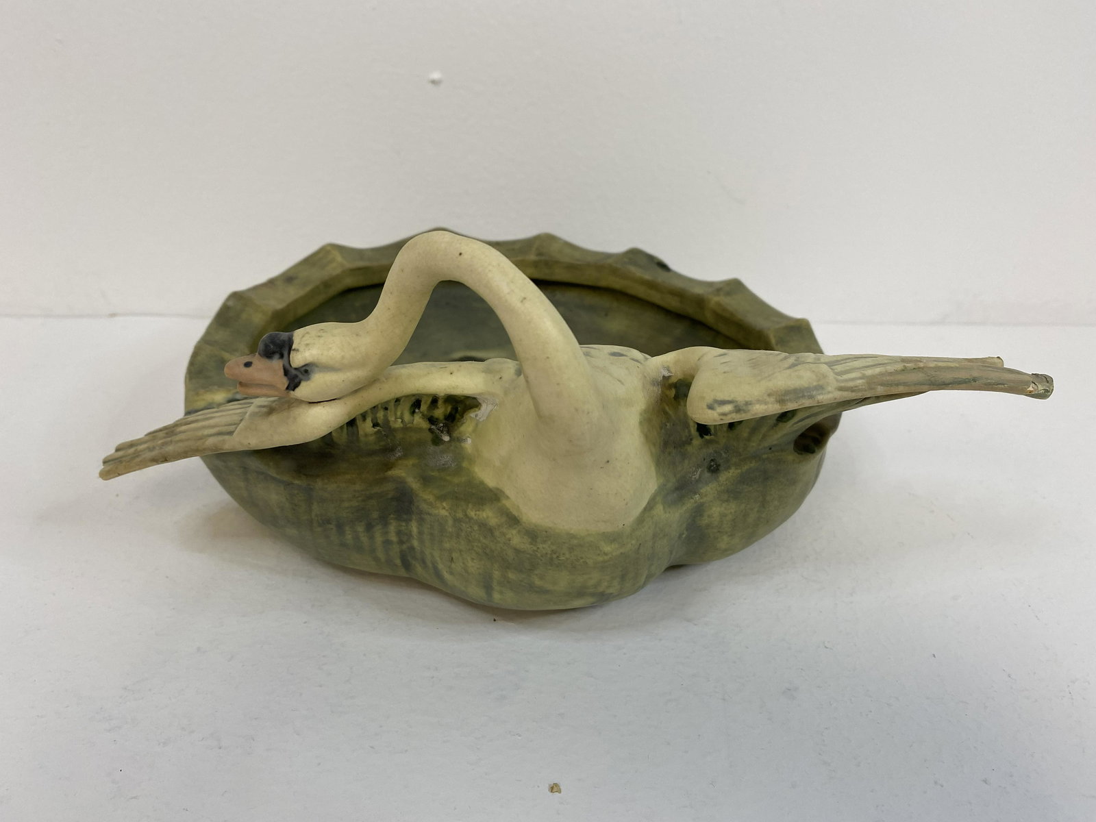 Weller Pottery Muskota: Larg swan bowl. Fisherboy.