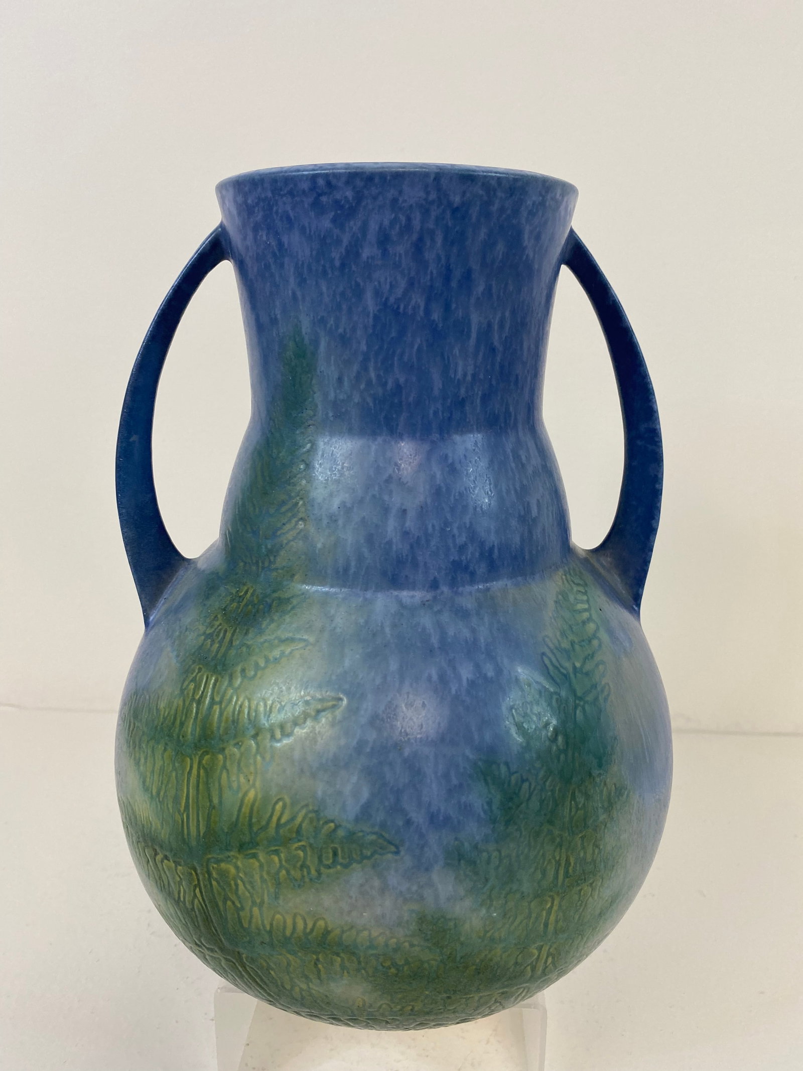 Roseville Pottery Windsor: Large 2 handled form at 9 1/2" tall. Nice Ferns