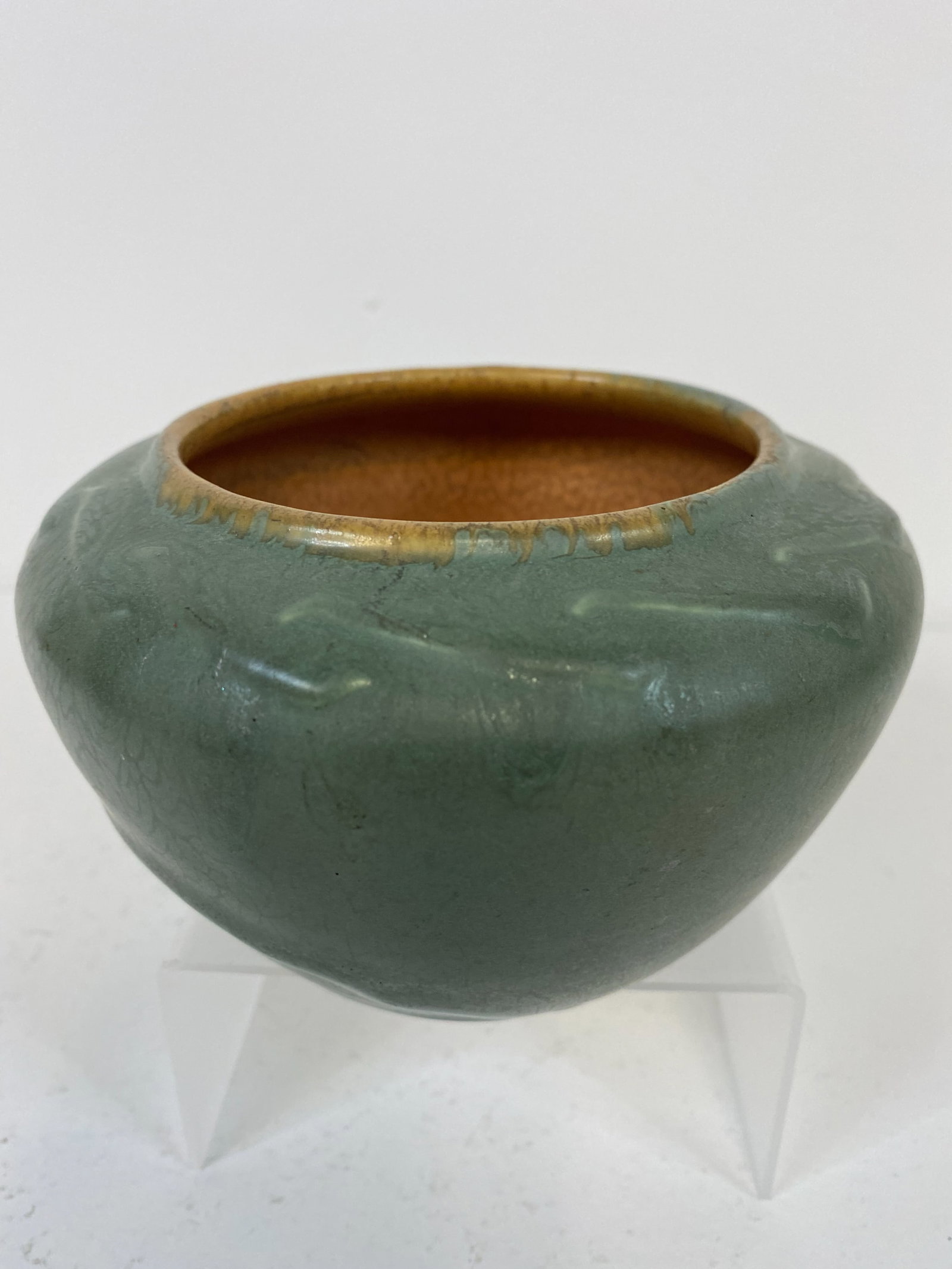 Hampshire Pottery: 5 1/2" wide on this cute hampshire piece with a cool design around rim