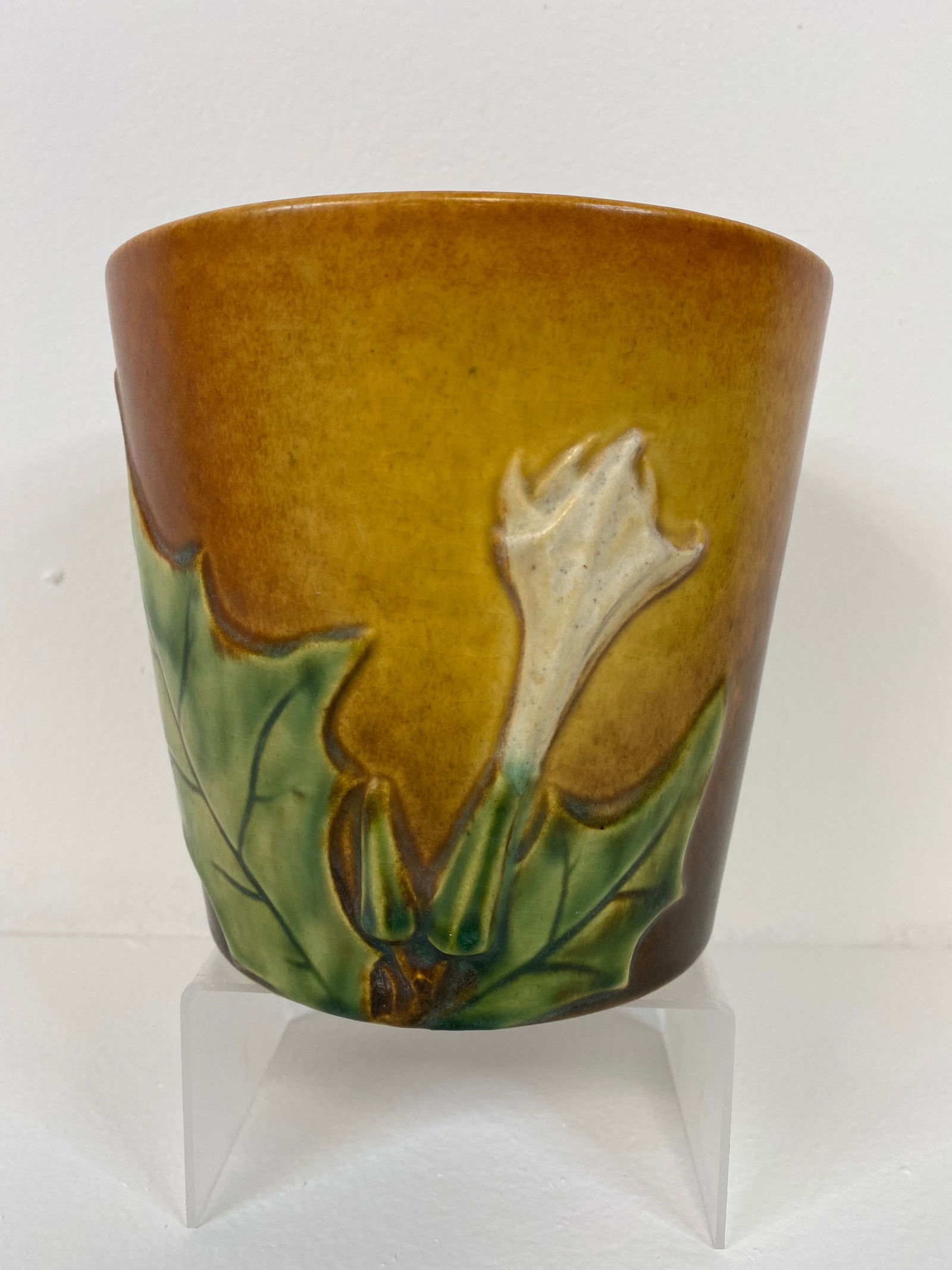 Roseville Pottery Thornapple planter (1 of 2)