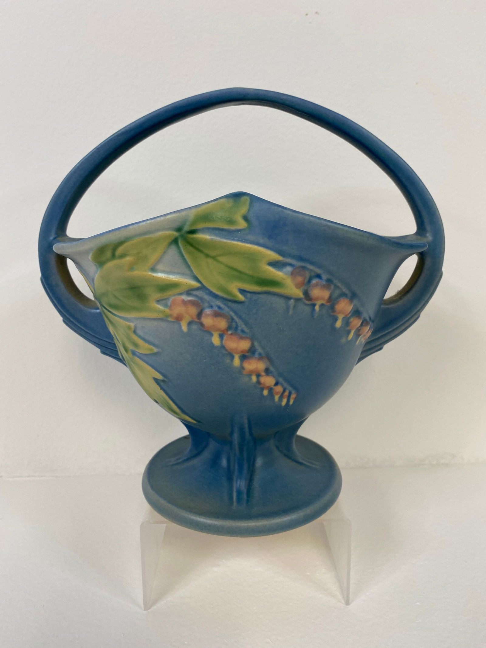 Roseville Pottery Bleeding Heart (1 of 2)