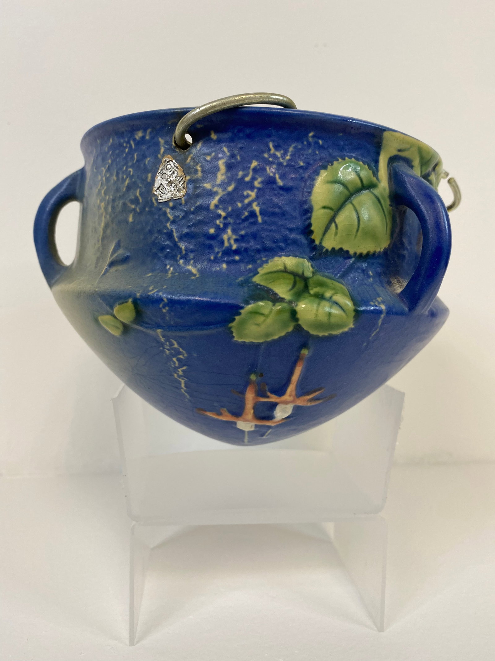 Roseville Pottery Fuschia: Nice hanging basket with original chain and foil sticker. Another strong mold