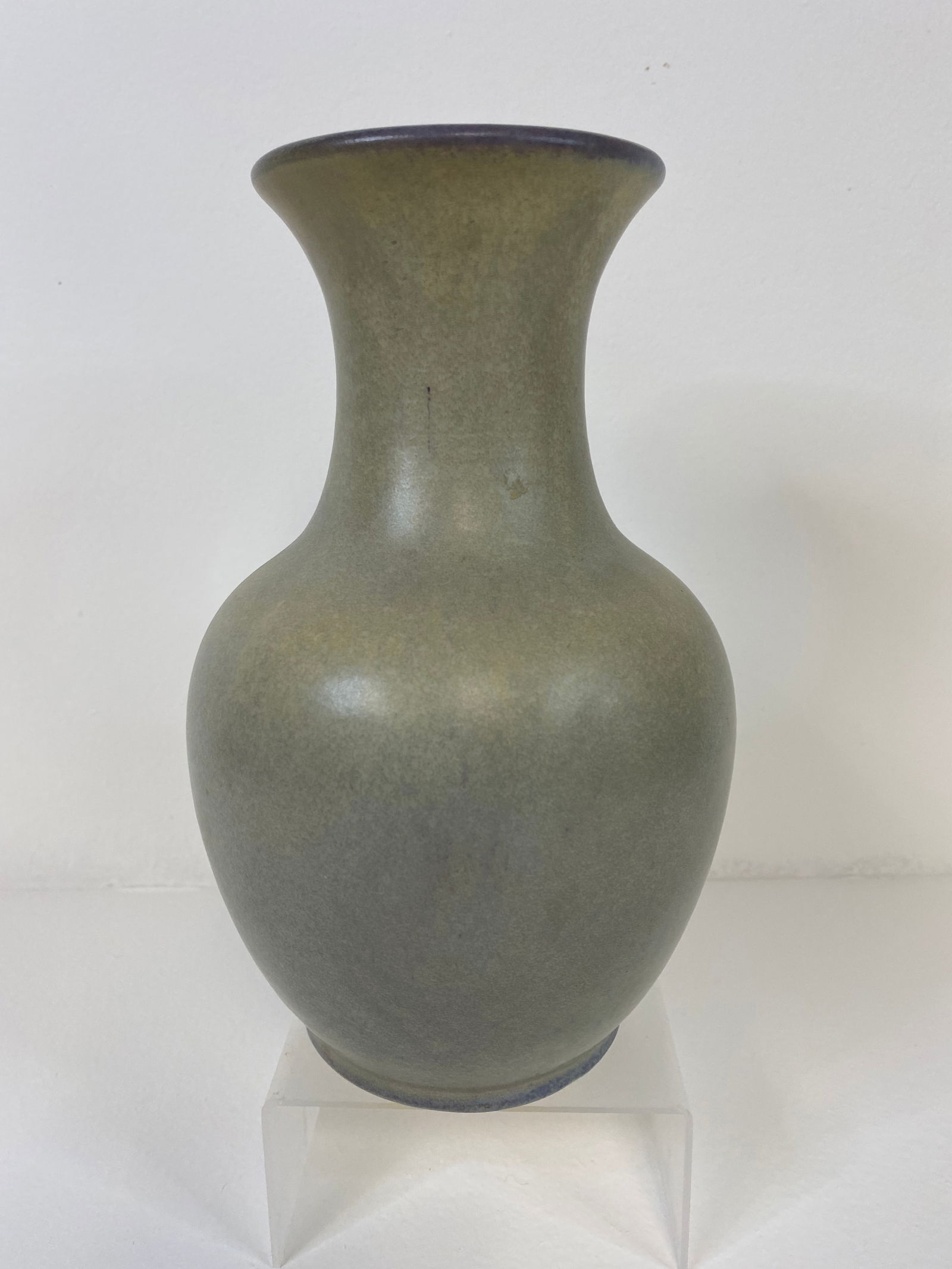 Roseville Pottery Pauleo: 8 1/2" tall with a very nice subtle unusual greyish vase.