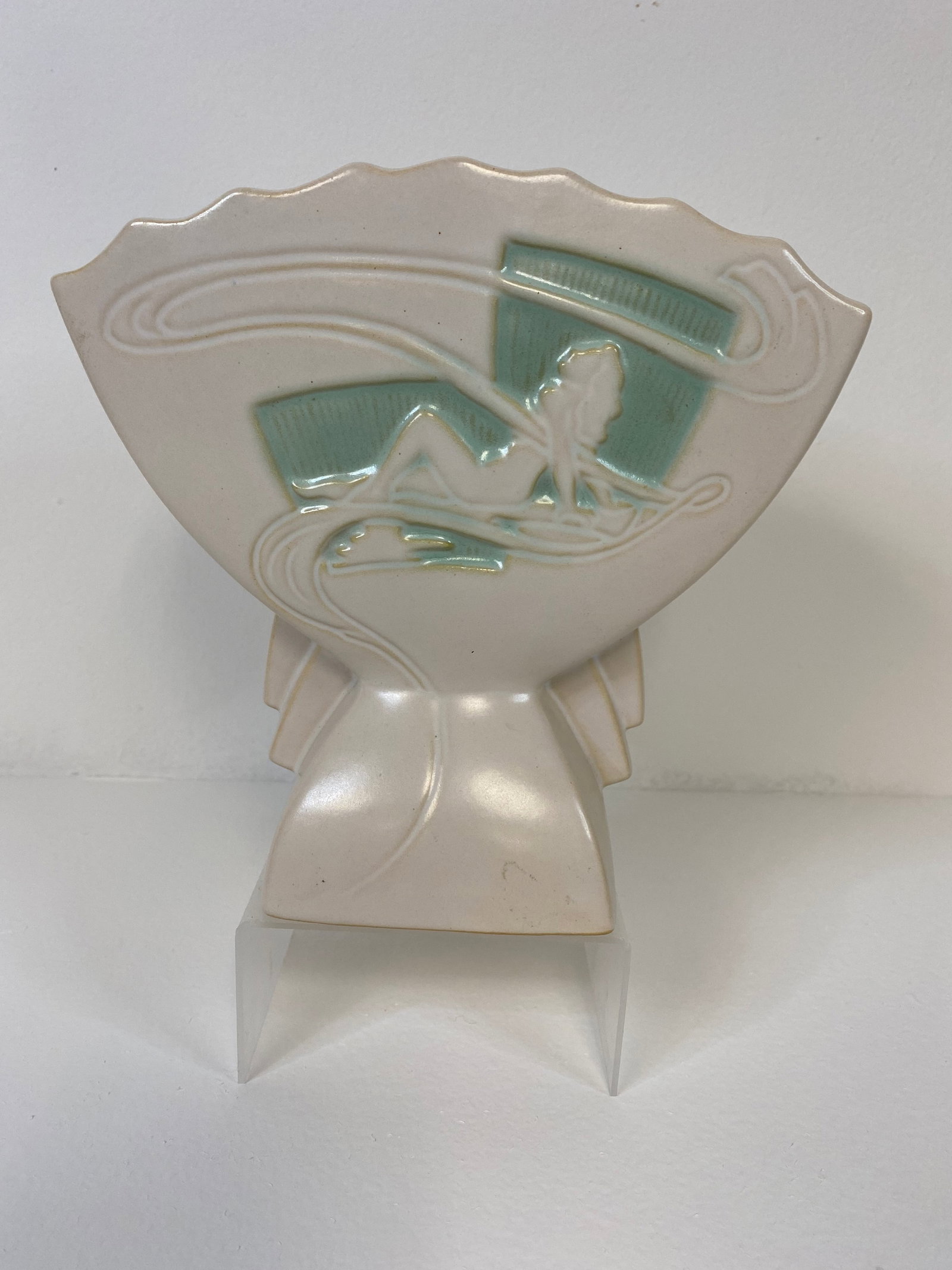 Roseville Pottery Silhouette Nude: Nice nude fan vase at 8" wide