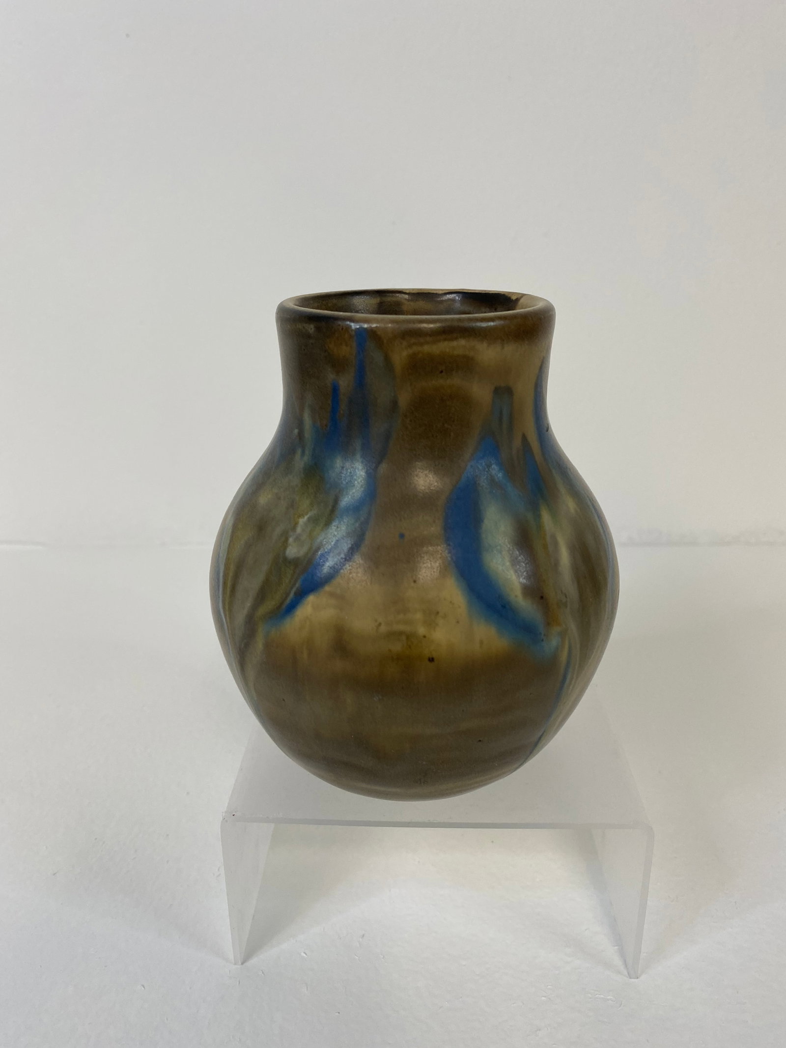 Peters and Reed Pottery: Great Landsun has a design of a tulip pattern. Standing 4 1/2" tall.