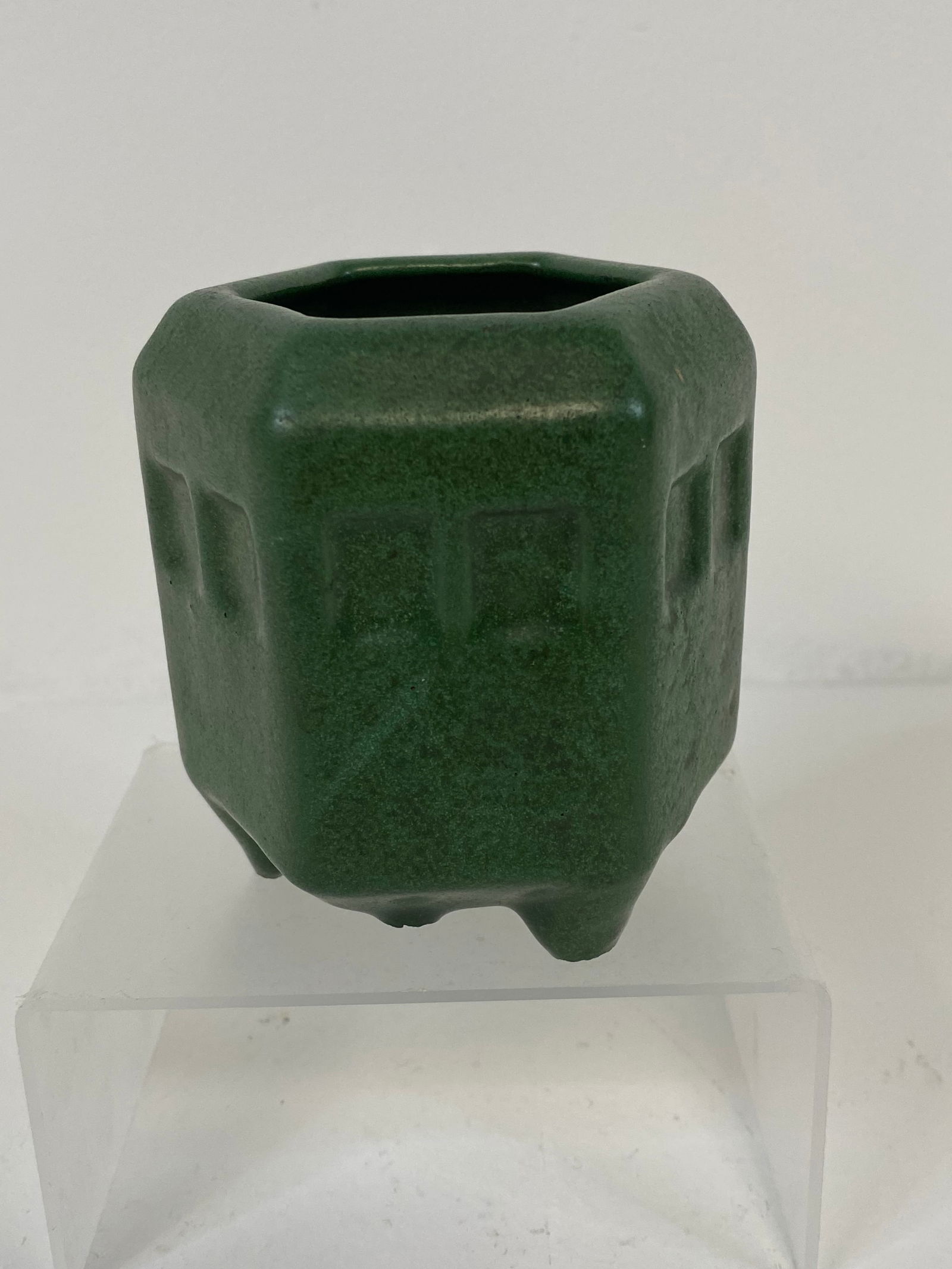 Weller Pottery Bedford (1 of 2)