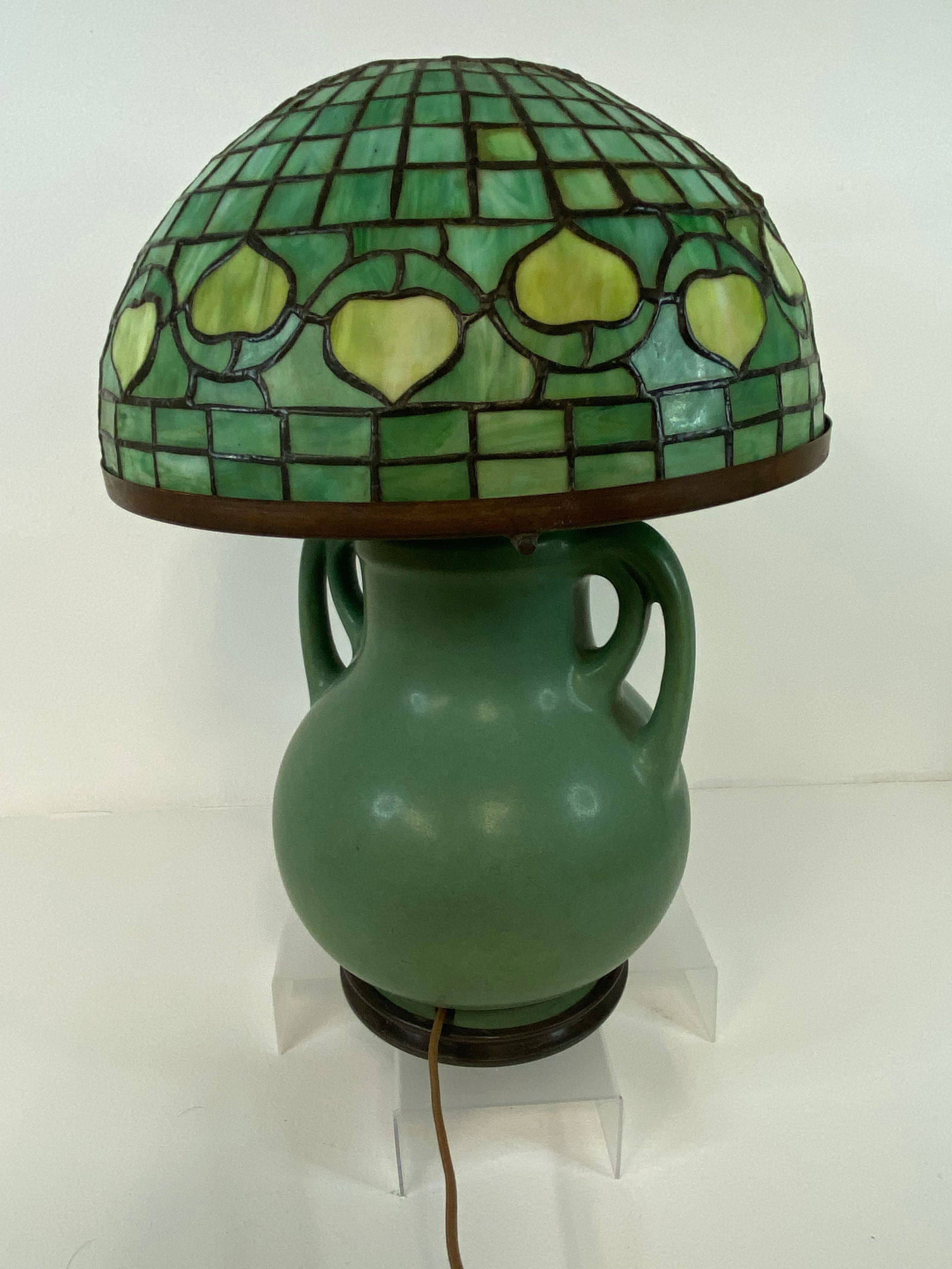 Table Lamp Leaded Glass Red Wing? (1 of 3)