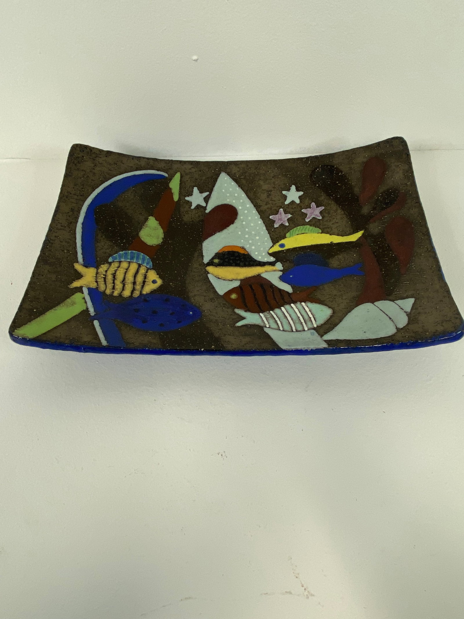 Sweden Plate MCM: Great Fish Platter measuring 14 3/8" wide. Very interesting and well executed