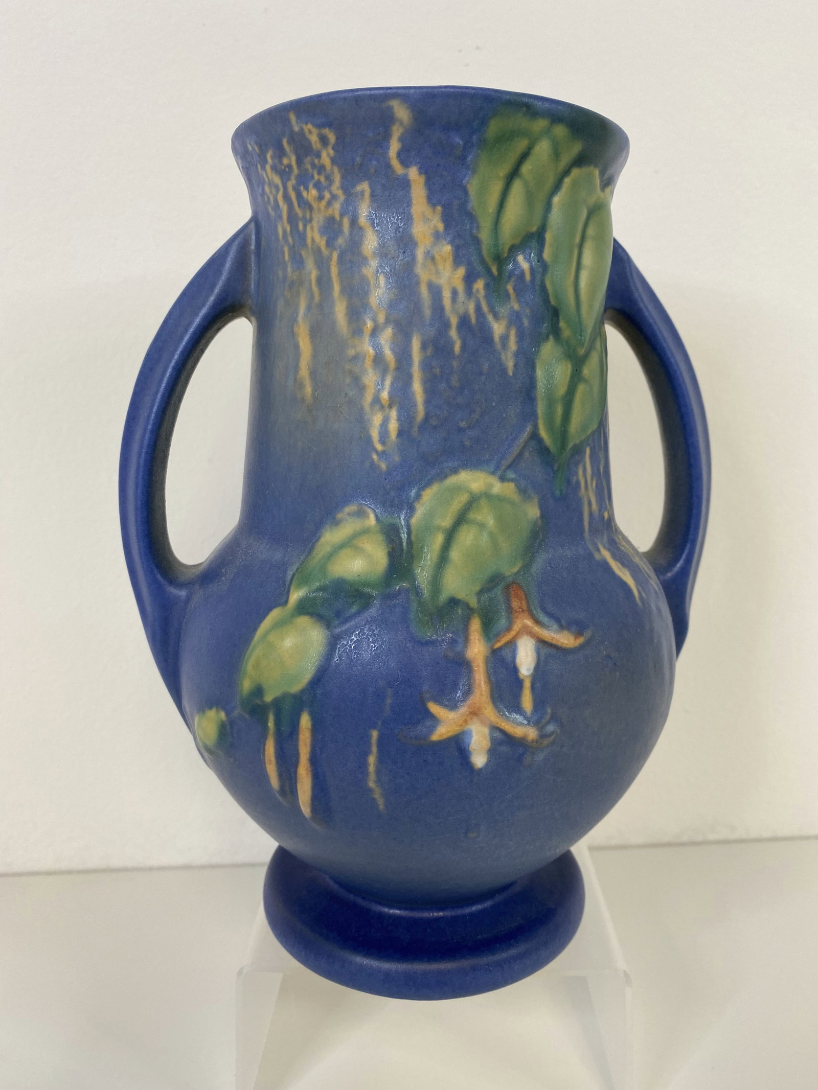 Roseville Pottery Fuschia: Very Nice Fuschia 2 handled vase, mold # 898-8"