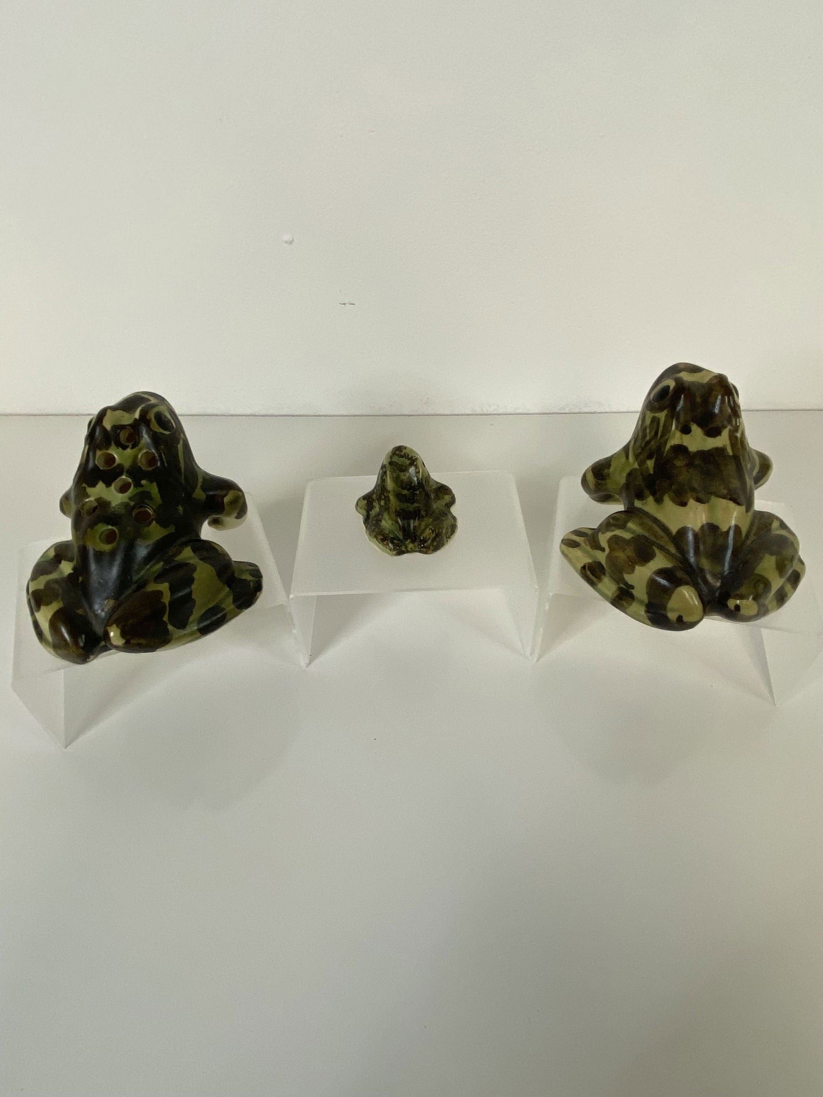 McCoy Pottery 3 frogs (1 of 2)