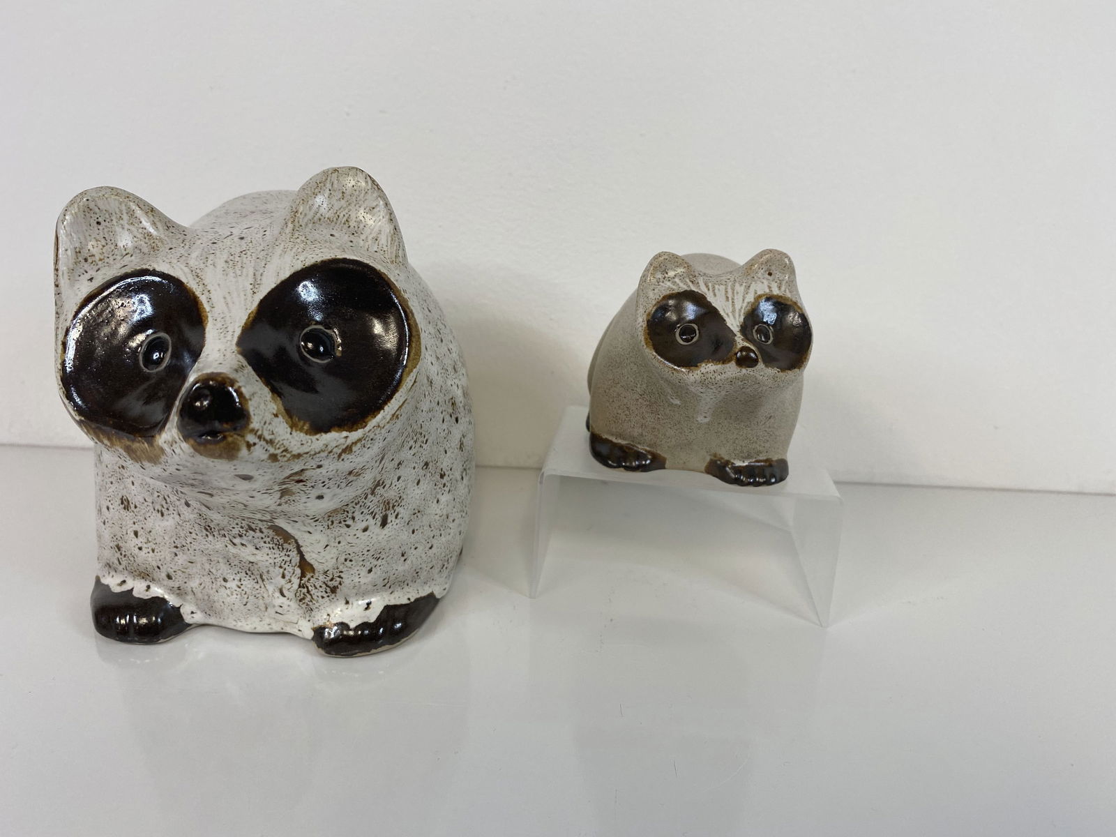 Pair Douglas Ferguson Pigeon Forge Pottery Raccoons (1 of 3)