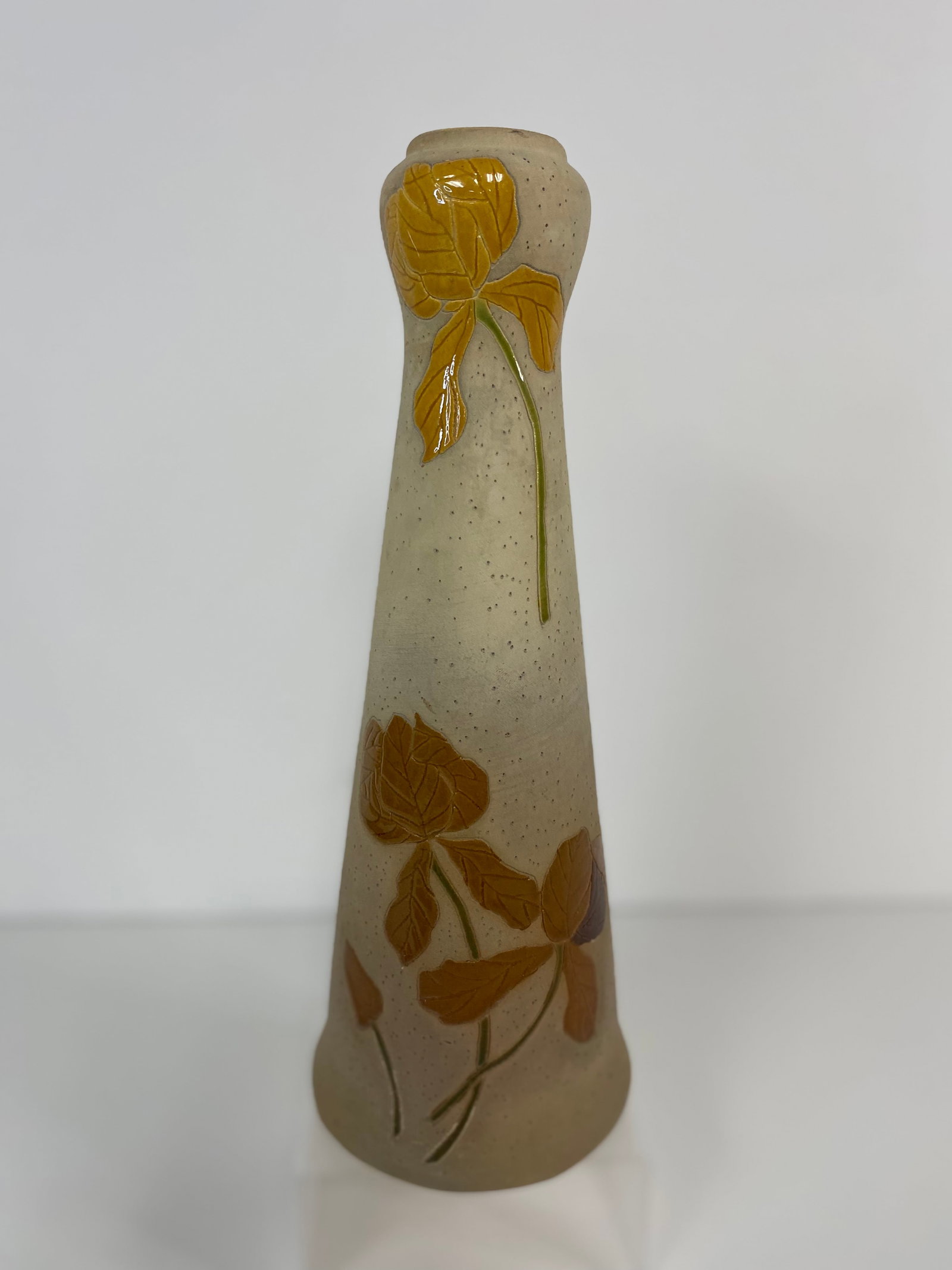 Roseville Pottery Fujiyama Vase: Nice vase at 11" tall signed Fujiyama and a partial paper label