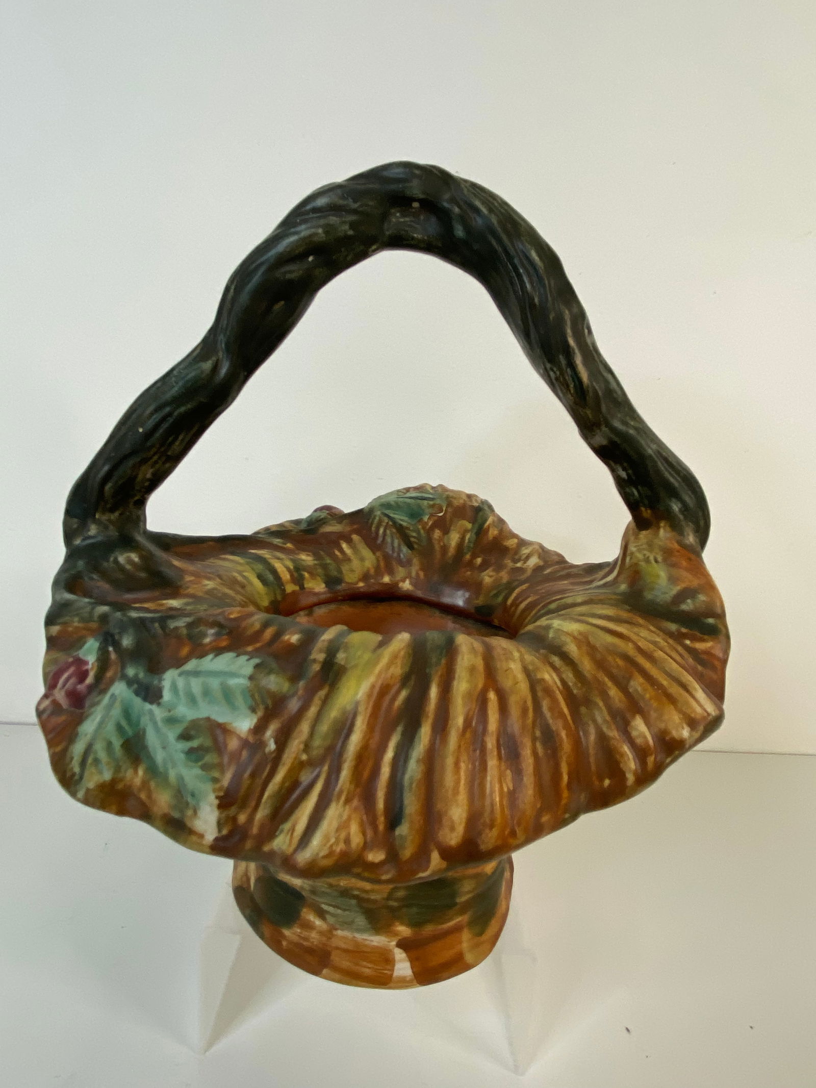 Weller Pottery Warwick Basket (1 of 2)