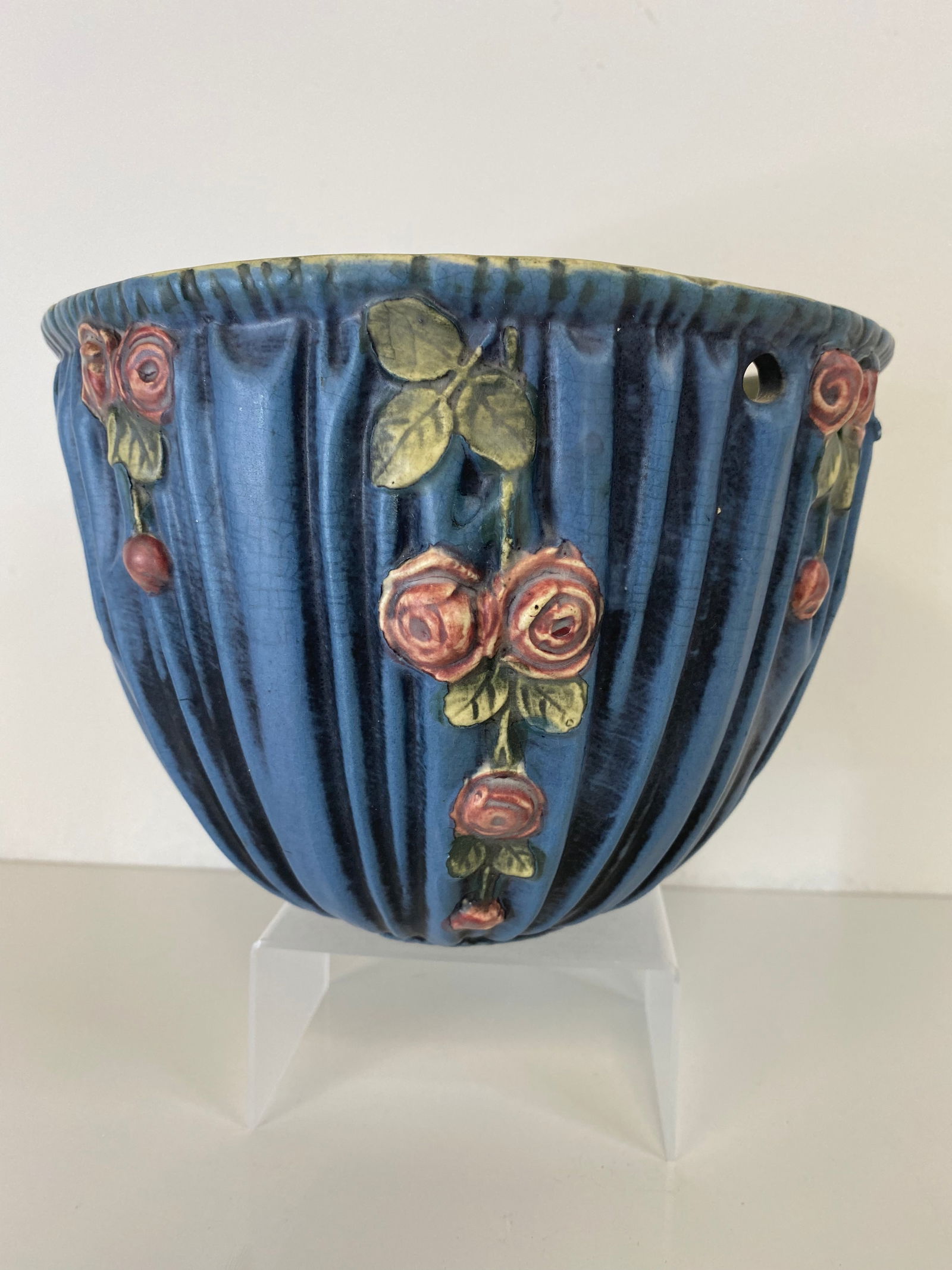 Weller Pottery Drapery Hanging Basket: Hanging basket measuring 6" tall and 8" wide in the blue drapery pattern