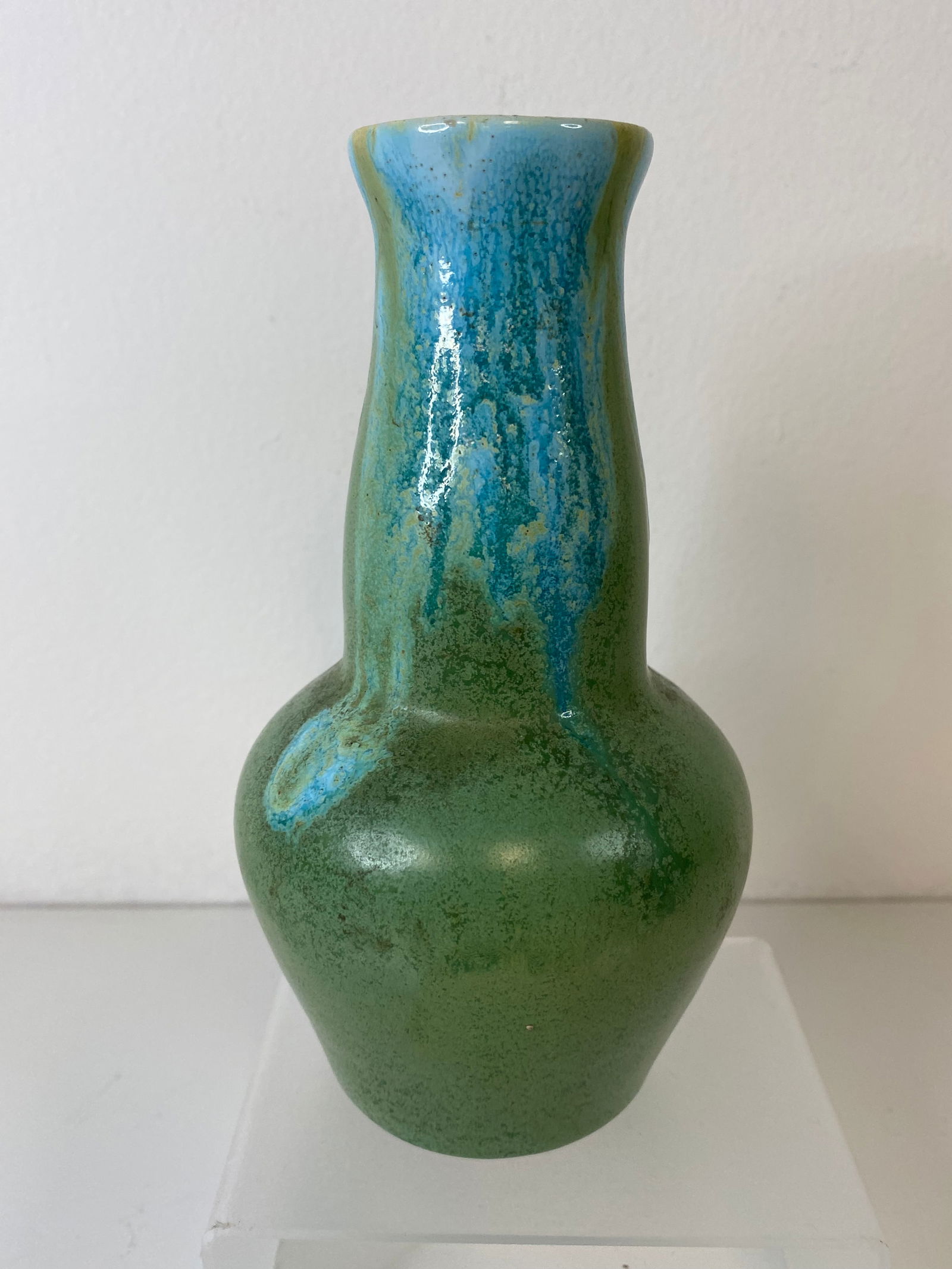 Green blue: vase
