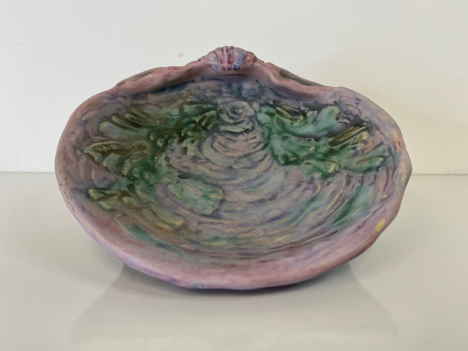 Weller Pottery sabrinian: Good lookiong dish or low bowl design in the shape of a seashell,