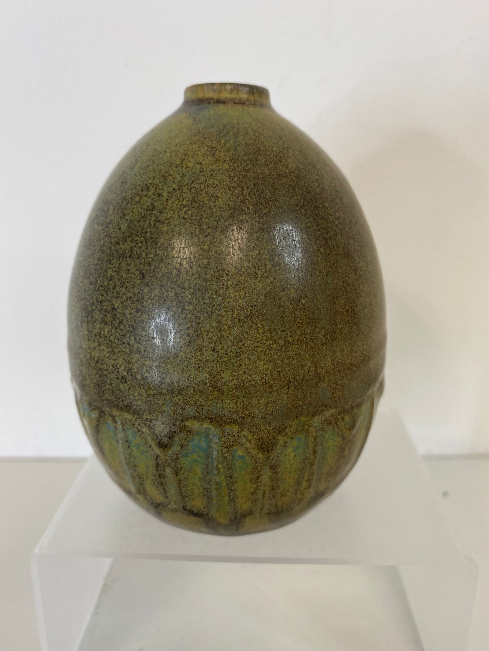 Rookwood Pottery: Early cabinet vase done in 1911 and shape #1788. Very sweet little pot at 4 1/4" tall