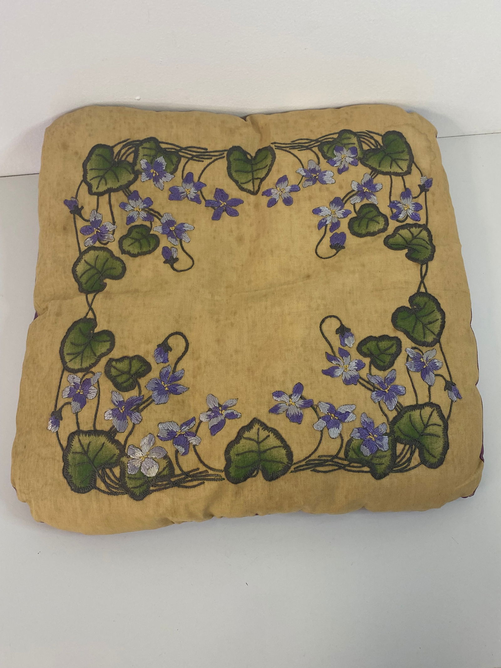 2 Arts and Crafts Pillows: These 2 pillows would make a nice addition on your arts and crafts bench. Approx 19' x 18"