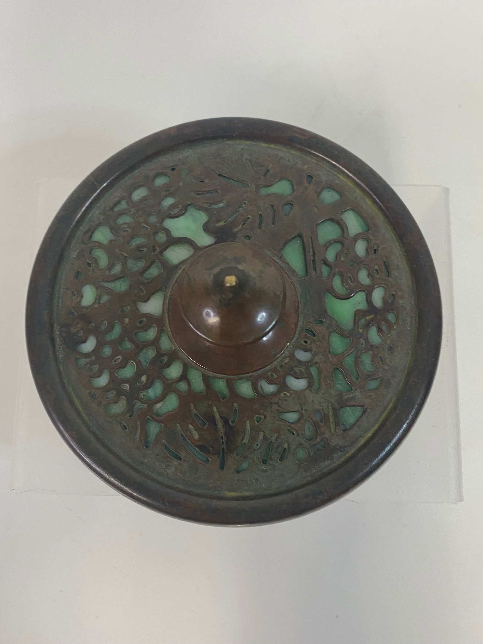 Tiffany Studios Grapevine: Nice paperwight in the grapevine pattern with green glass catalog #936. Measures 3 5/8" across