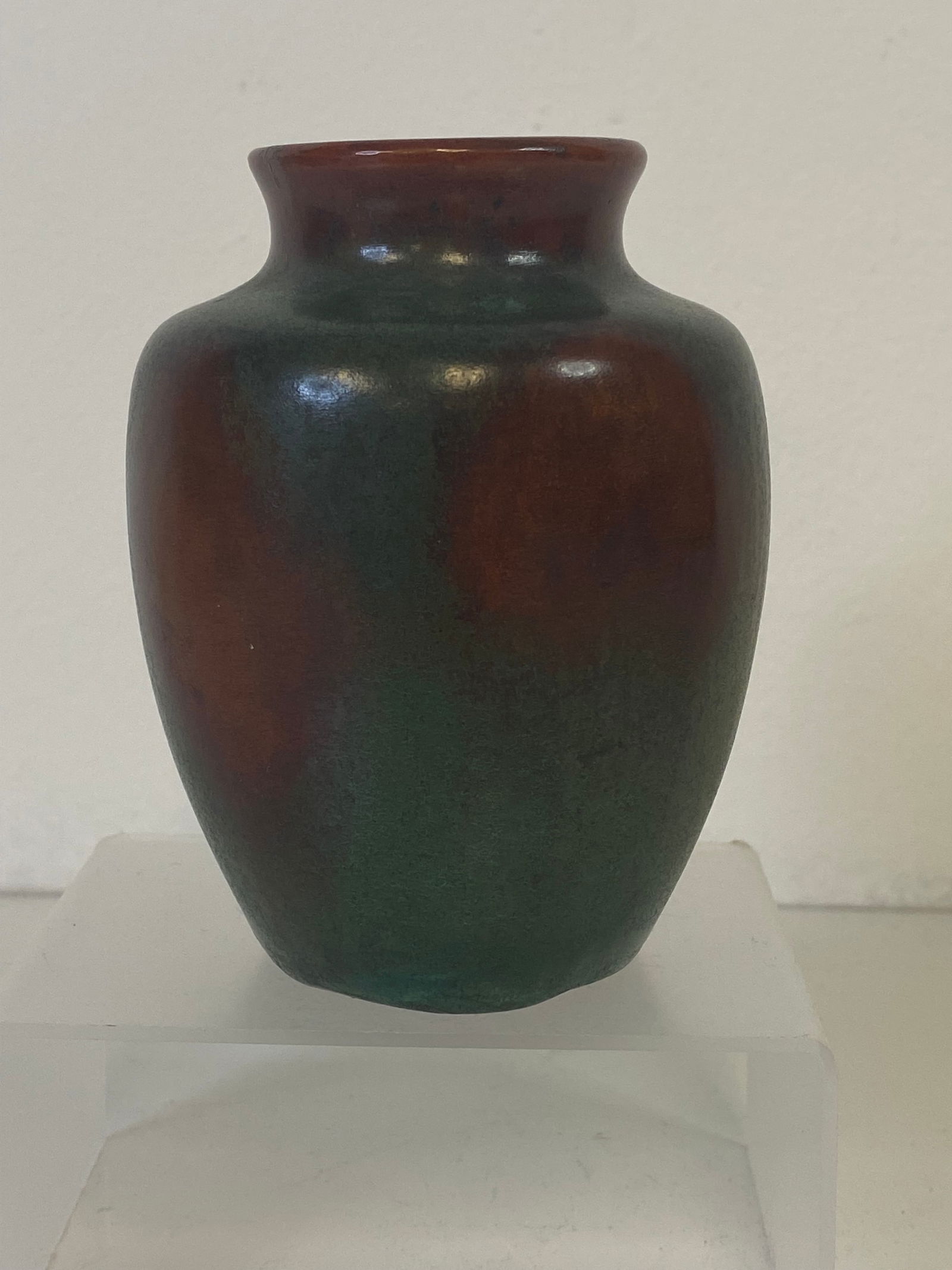 Clewell Pottery: Great cabinet vase standing a little over 4" tall