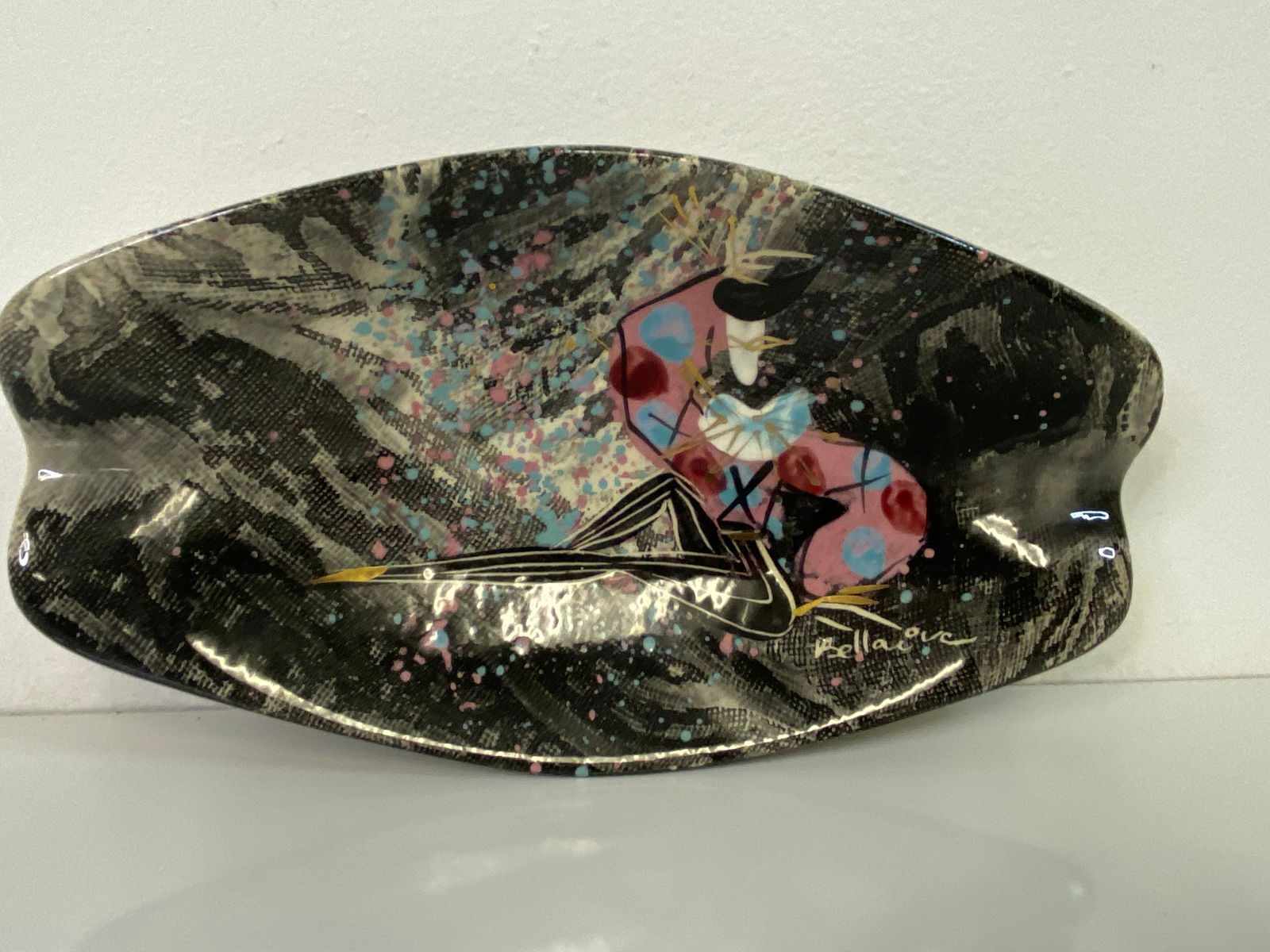 Marc Bellaire Pottery: Another MCM piece from the west coast of Californis is a tray with a great decoration 10" long. Most likely an ashtray of sorts