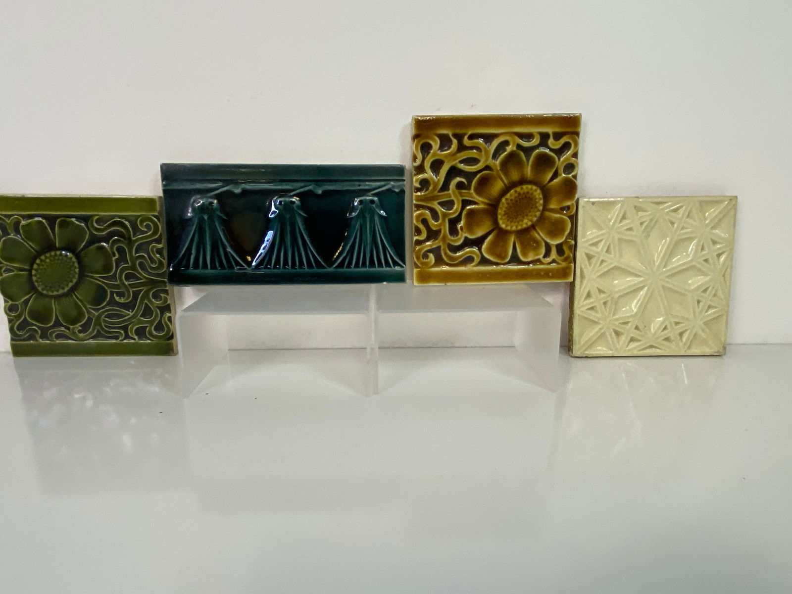 4 Tiles J.G. Low.: 3 are border tile and one geometric in white