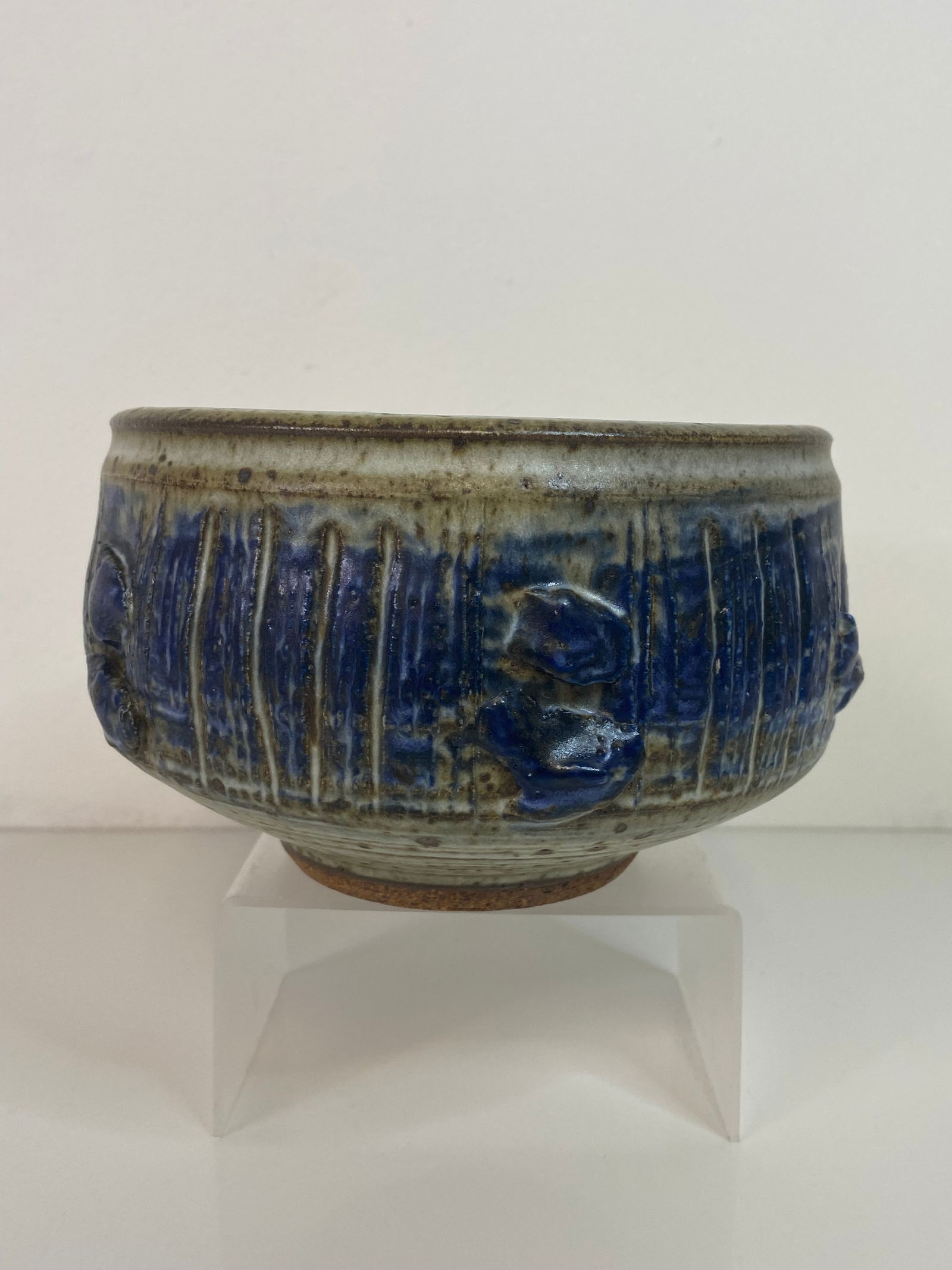 Vivika and Otto Heino Pottery: Great bowl with some salt glazing measuring 4" tall and 6 1/4" across