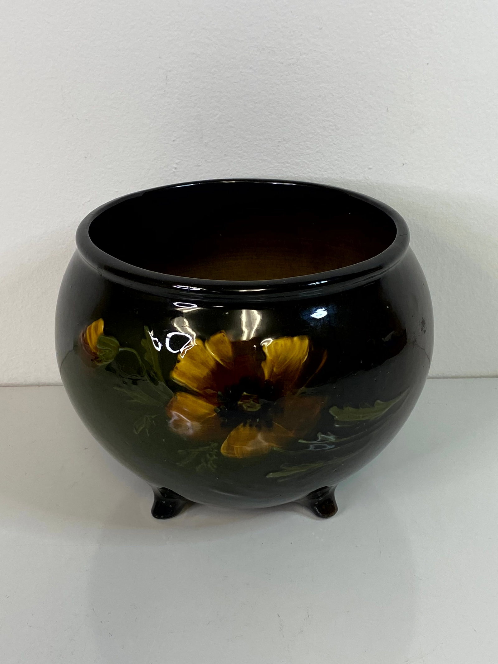 McCoy Pottery Loy-nel-art: 4 footed Jardinere with a pansie decoration. 6 1/2" tall