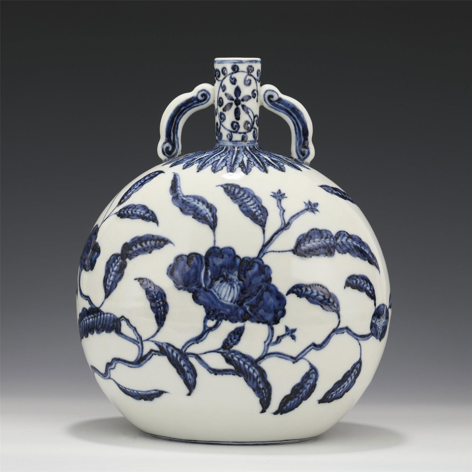 A CHINESE BLUE&WHITE PORCELAIN FLOWER PATTERN MOON (1 of 9)