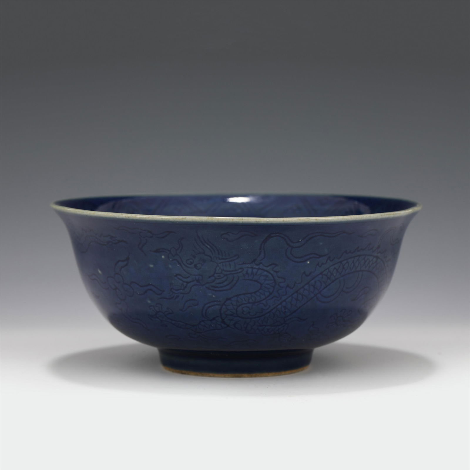 A CHINESE BLUE GLAZED DRAGON PATTERN PORCELAIN (1 of 10)