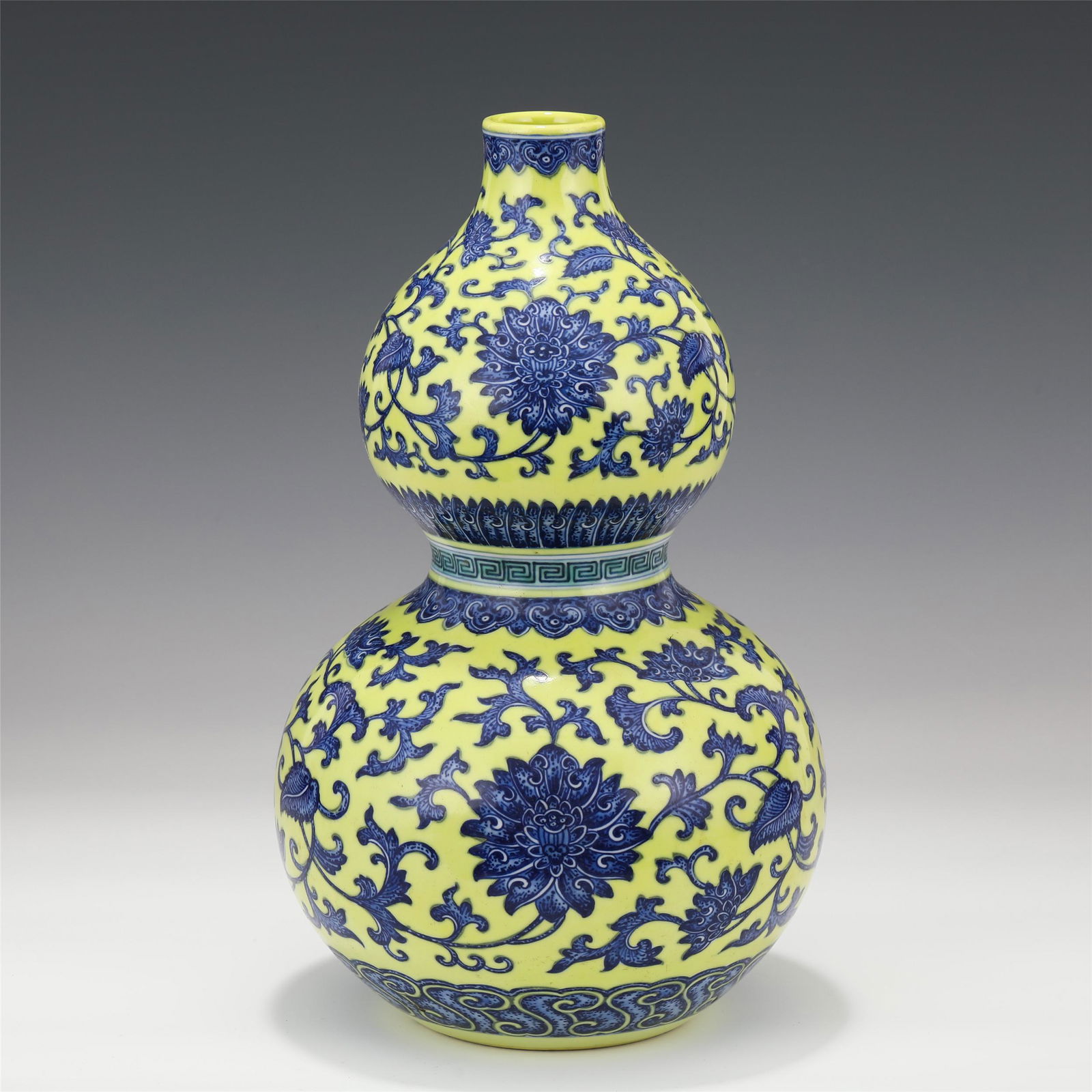 A CHINESE YELLOW GROUND BLUE&WHITE PORCELAIN FLOWER (1 of 8)