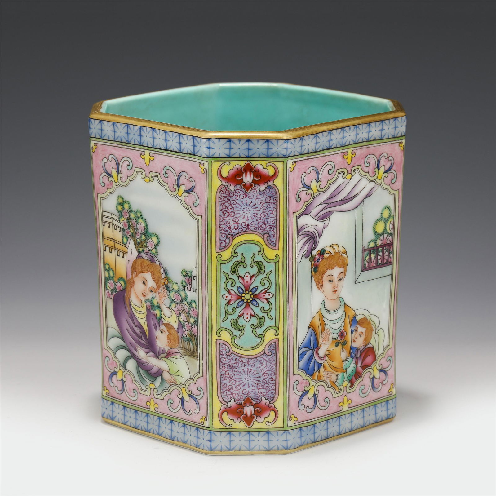 A CHINESE FAMILLE ROSE SQUARE BRUSH POT/QING DYNASTY (1 of 9)