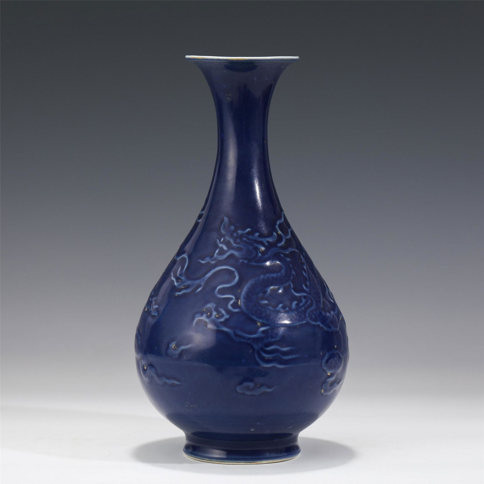 A CHINESE BLUE GLAZED INCISED YUHUCHUN PORCELAIN VASE/M (1 of 7)