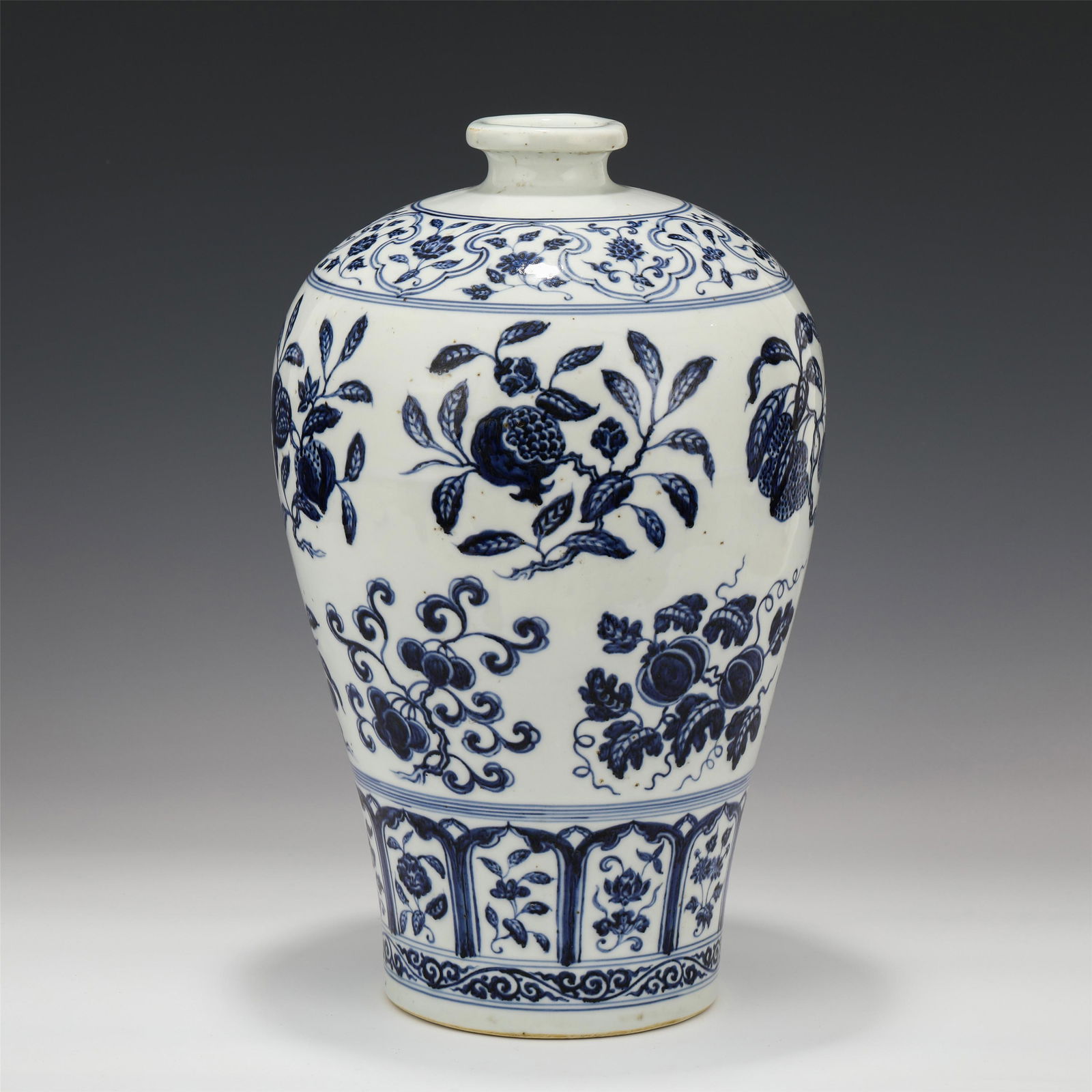 A CHINESE BLUE&WHITE PORCELAIN VASE WITH FLOWER/MING DY (1 of 8)