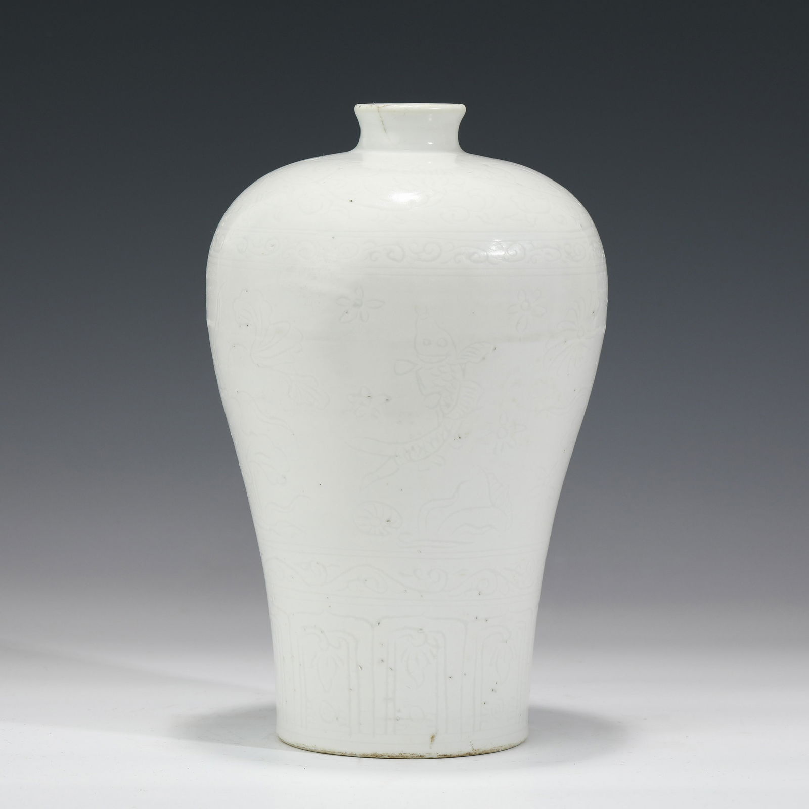 A CHINESE WHITE GLAZED INCISED VIEWS VASE/MING DYANSTY (1 of 9)