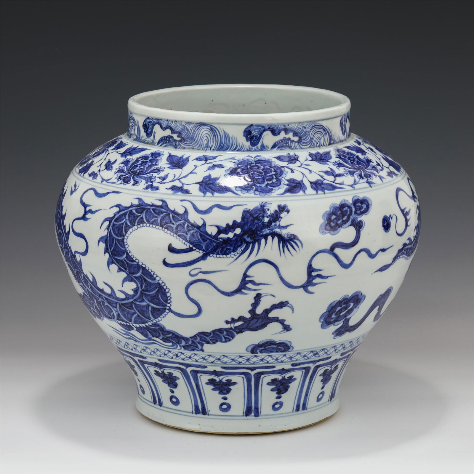 A CHINESE BLUE&WHITE DRAGON PATTERN PORCELAIN JAR (1 of 8)