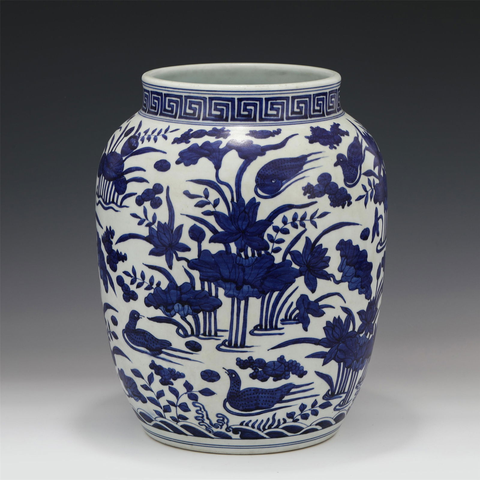 A CHINESE BLUE&WHITE PORCELAIN JAR WITH FLOWERS BIRD (1 of 9)