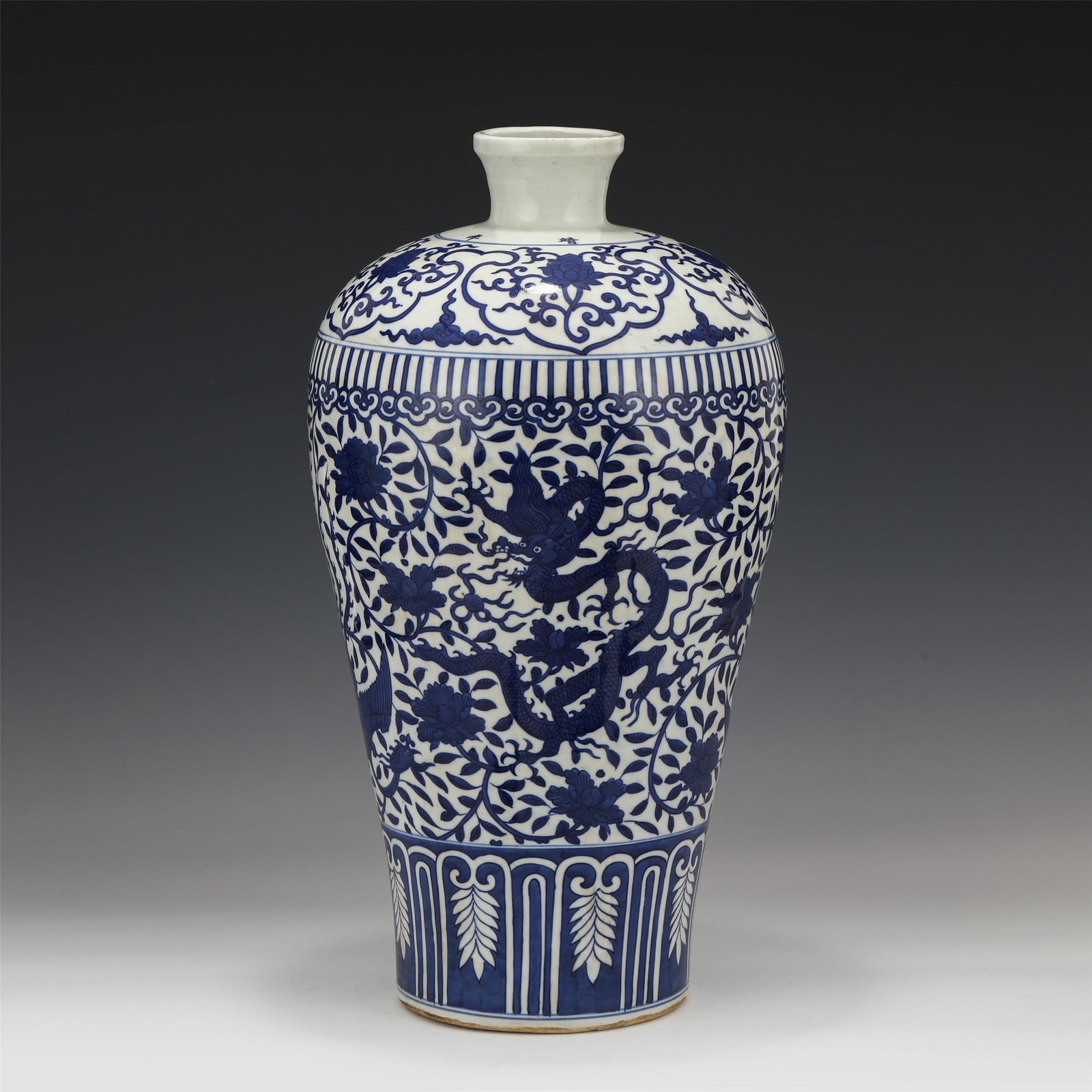 A CHINESE BLUE&WHITE PORCELAIN VASE WITH FLOWERS (1 of 10)