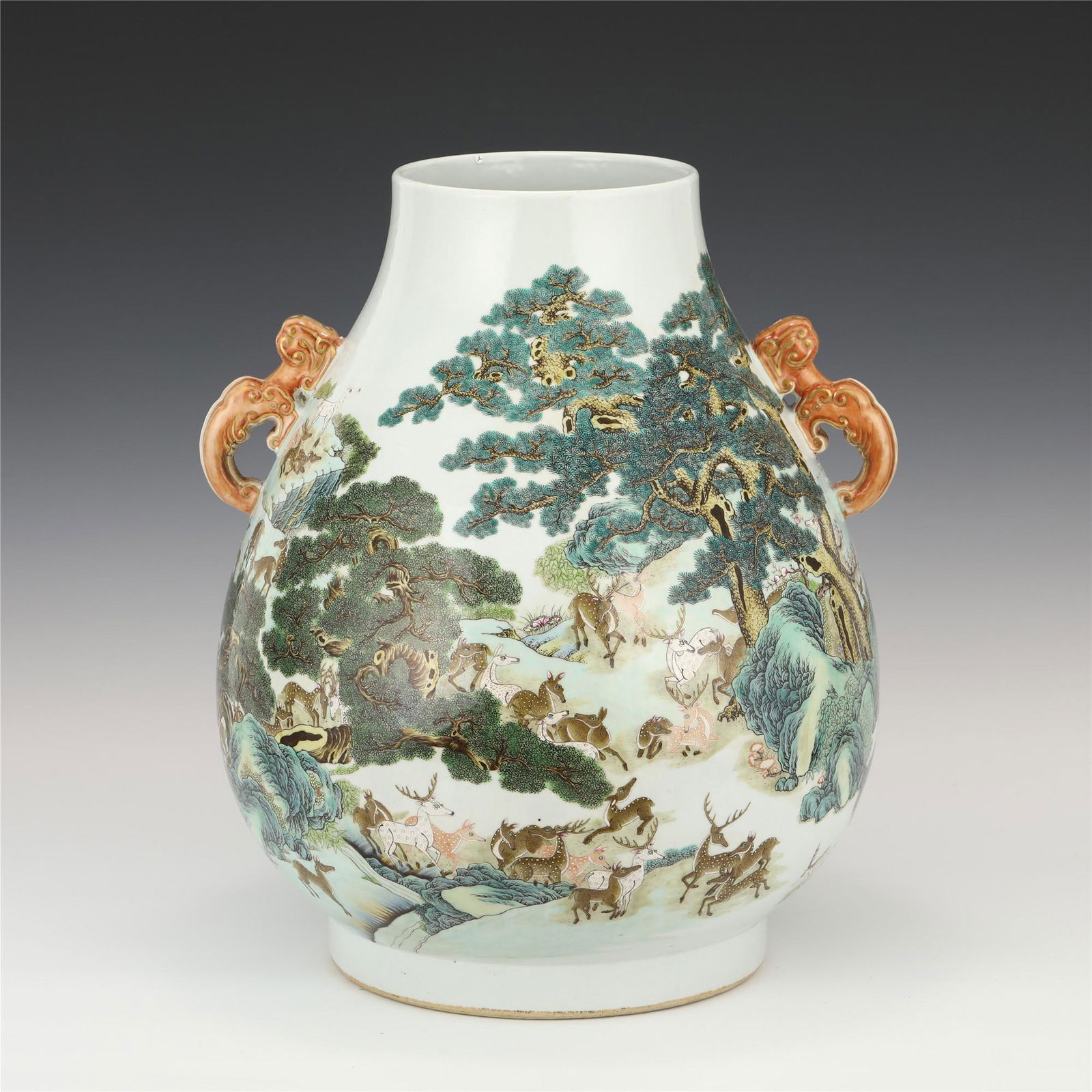 A CHINESE WUCAI PORCELAIN ZUN VASE (1 of 10)