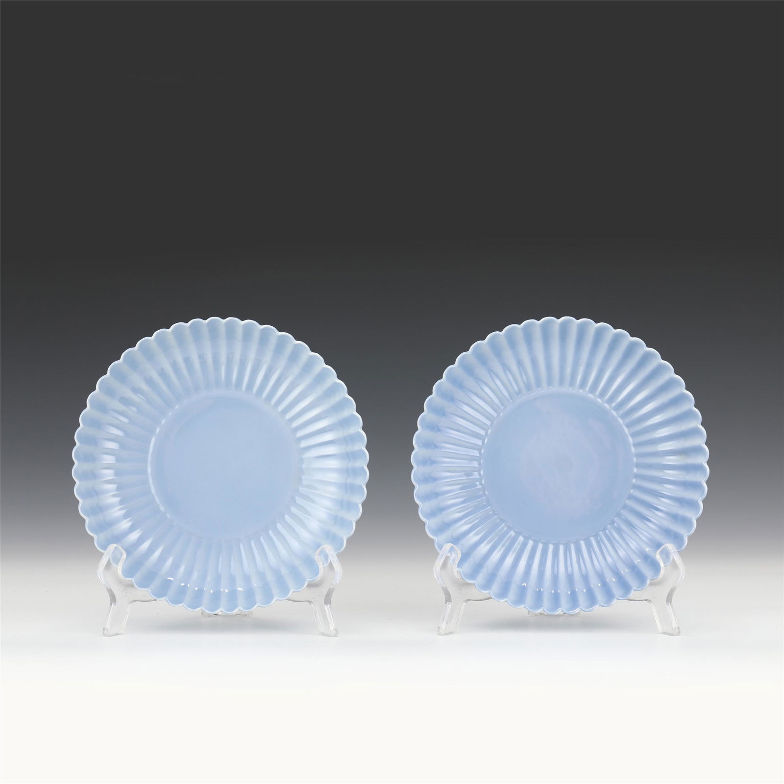 A PAIR OF CHINESE CELADON GLAZE PORCELAIN PLATES (1 of 8)